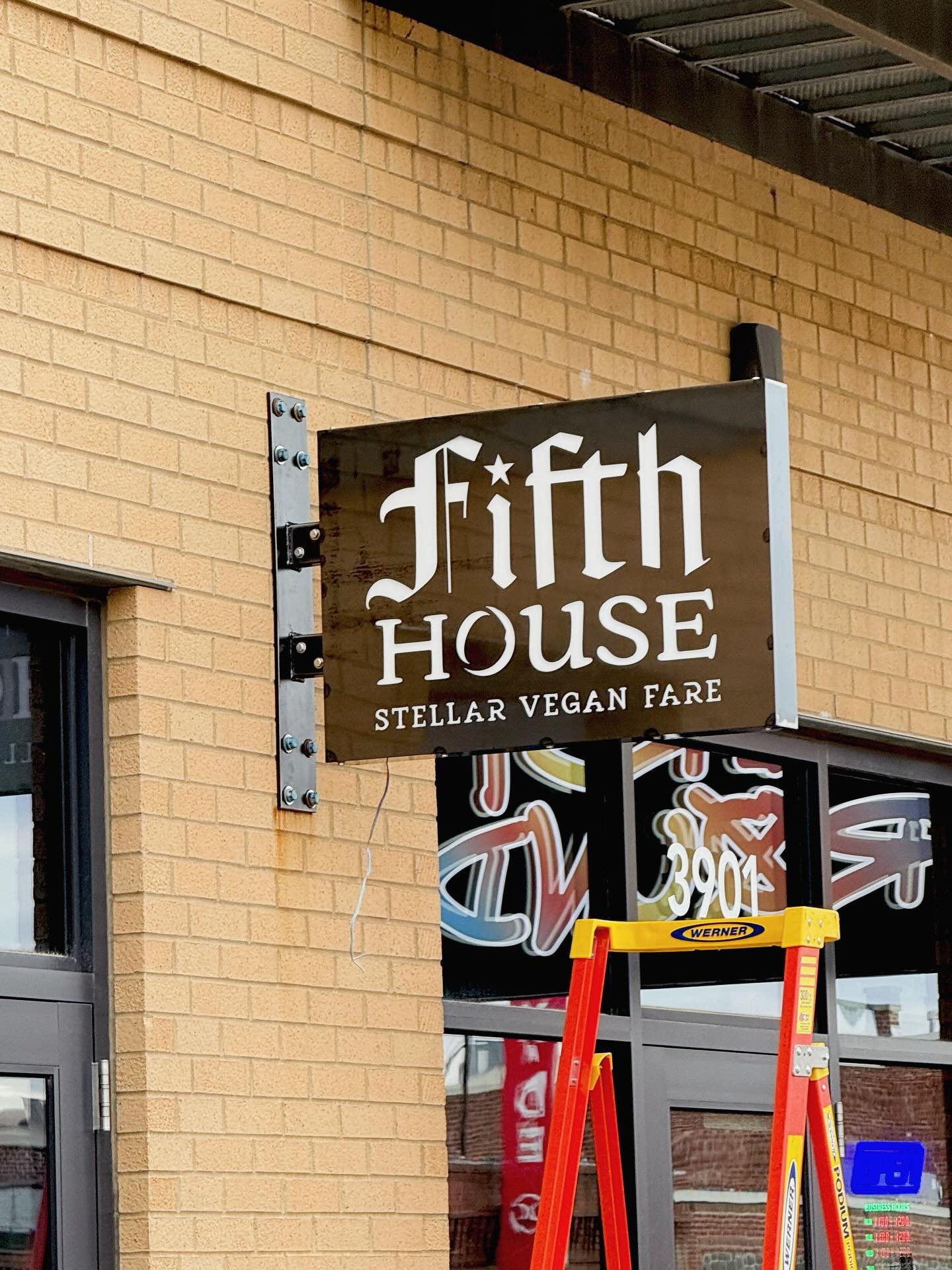 It&rsquo;s official! We&rsquo;re OPEN! Accept all the walk-ins we can but a reservation never hurts 🥳 It&rsquo;s a Halloween miracle!!

#veganomaha #veganhalloween #blackstone