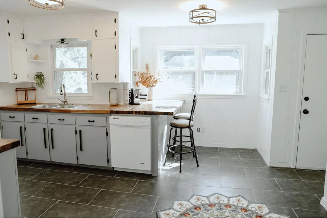 AFTER WITH EXTENDED COUNTER SEATING