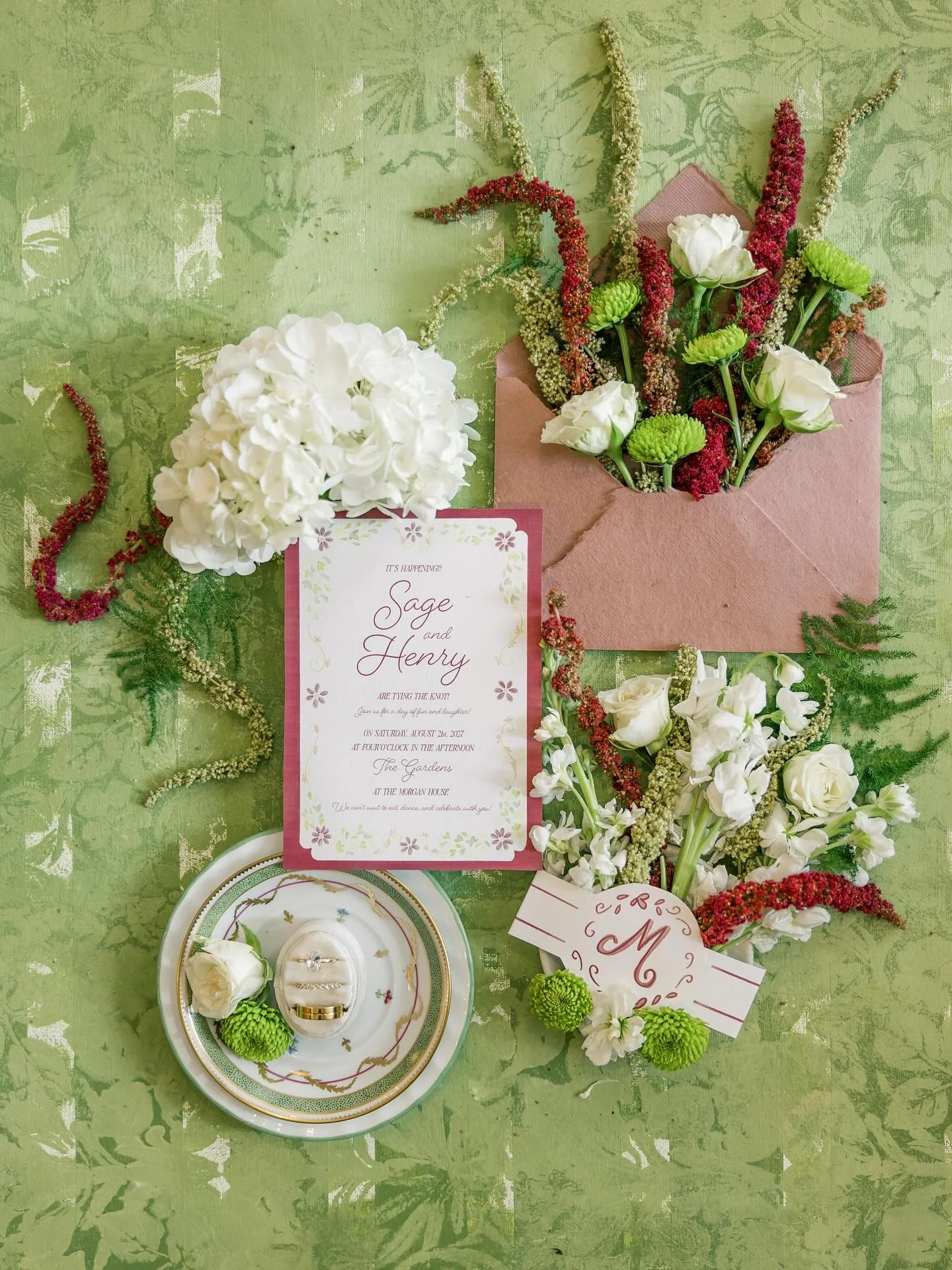 Escape to a meadow with the grassy greens and moody plums of this floral stationery set—Moody Meadows! Available as single invites or matching suites in my semi custom line—customized to you! 
🌿🌸🍇🌿🌸🍇
@levialvaradophotography  @mai