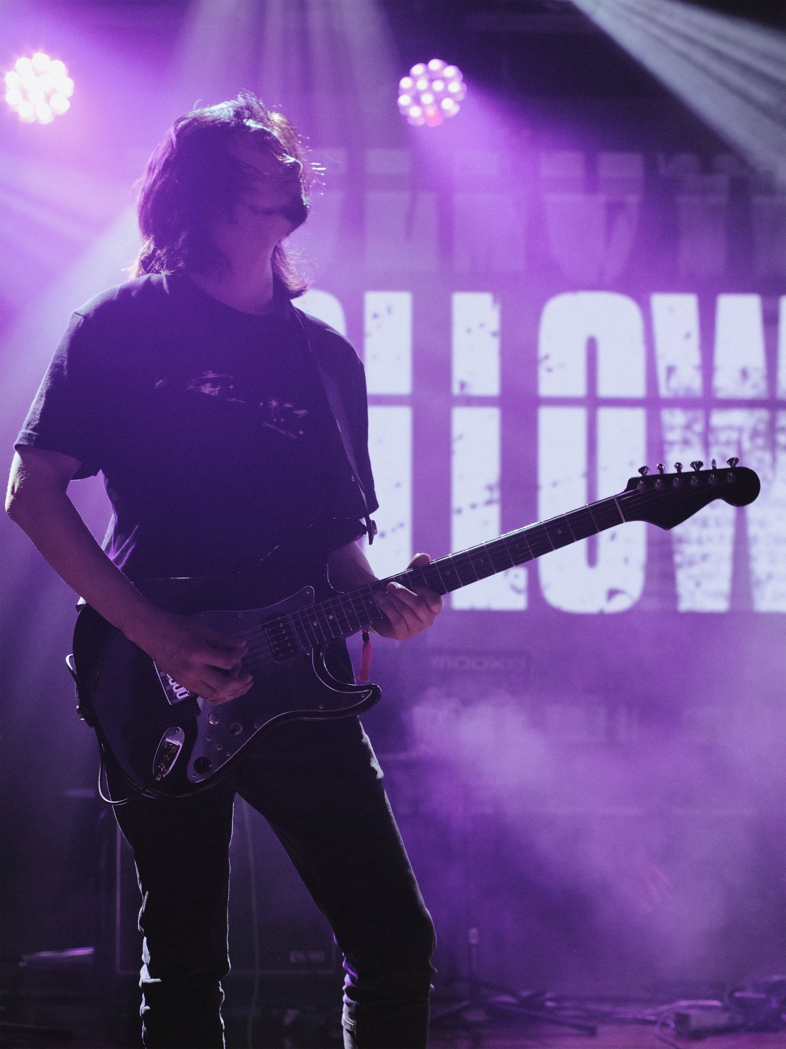 Concert photo of guitarist taken with Fujifilm GFX 50R and Mamiya Sekor C 80mm f1.9 vintage lens