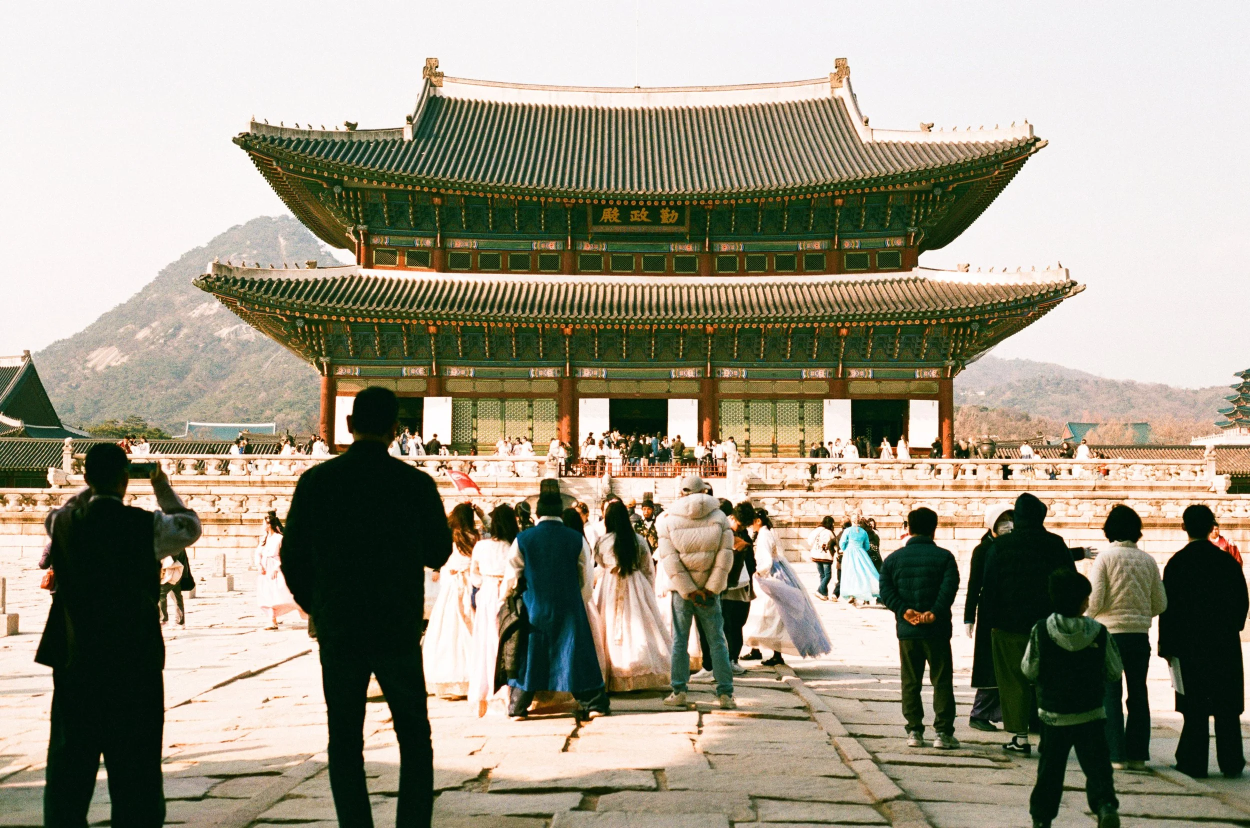 Lucky 200 Film Review: First Impressions Of New Color Film From China