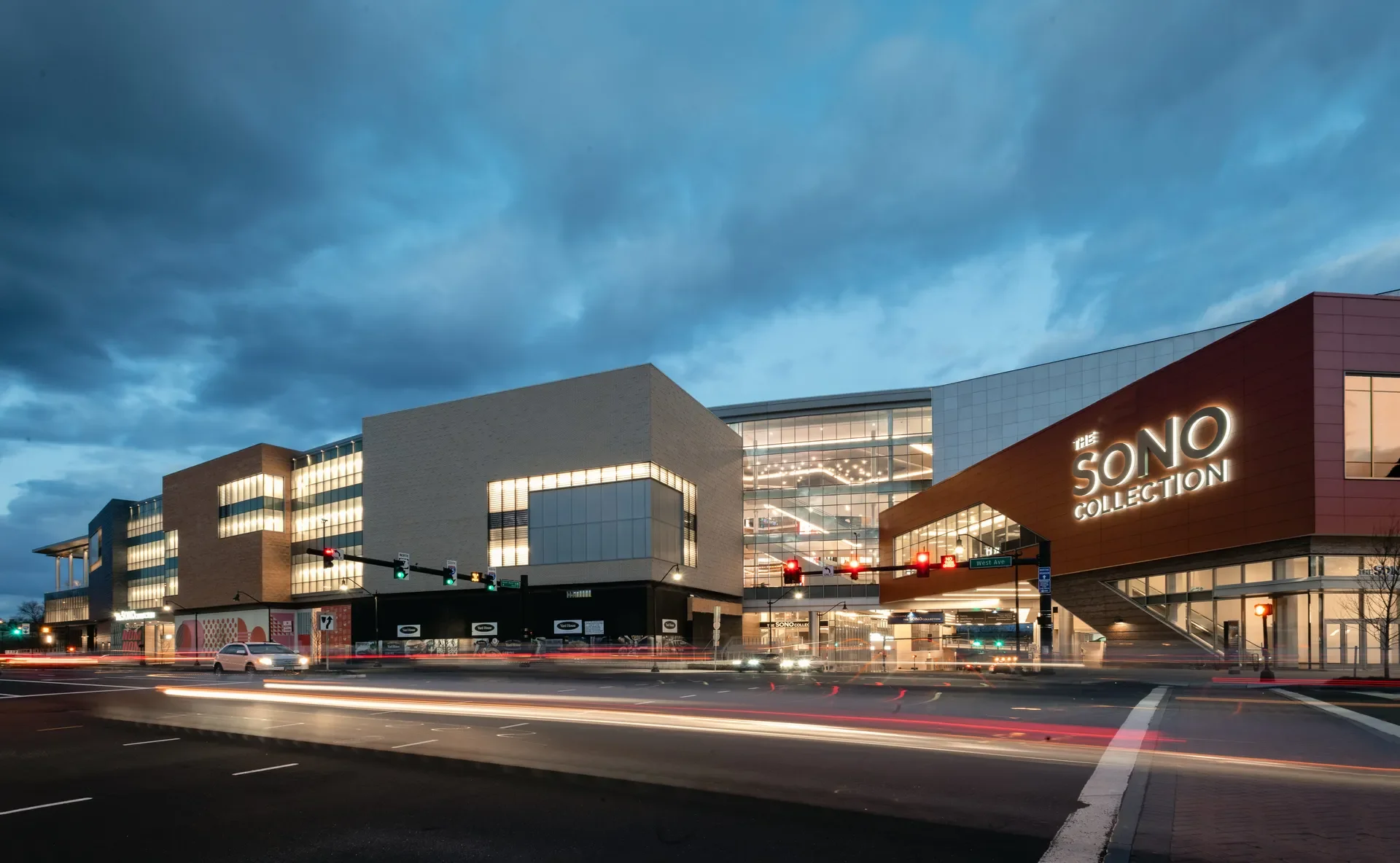 KBE-Portfolio-Retail-Lifestyle Centers & Shopping-The SoNo Collection-6_1920.webp