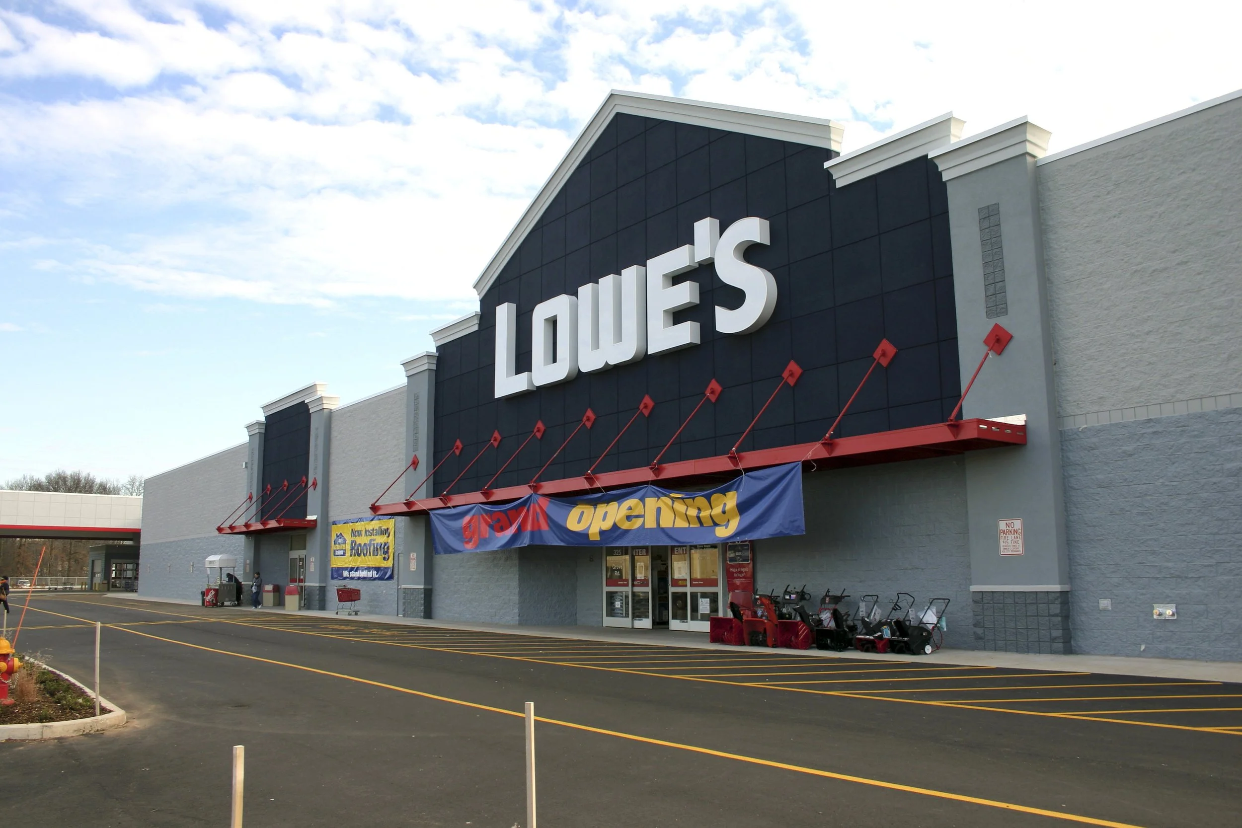 Lowe's Exterior - KBE Retail Sector - Big Box