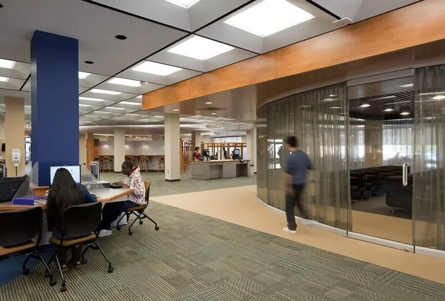 University of Bridgeport Magnus Wahlstrom Library