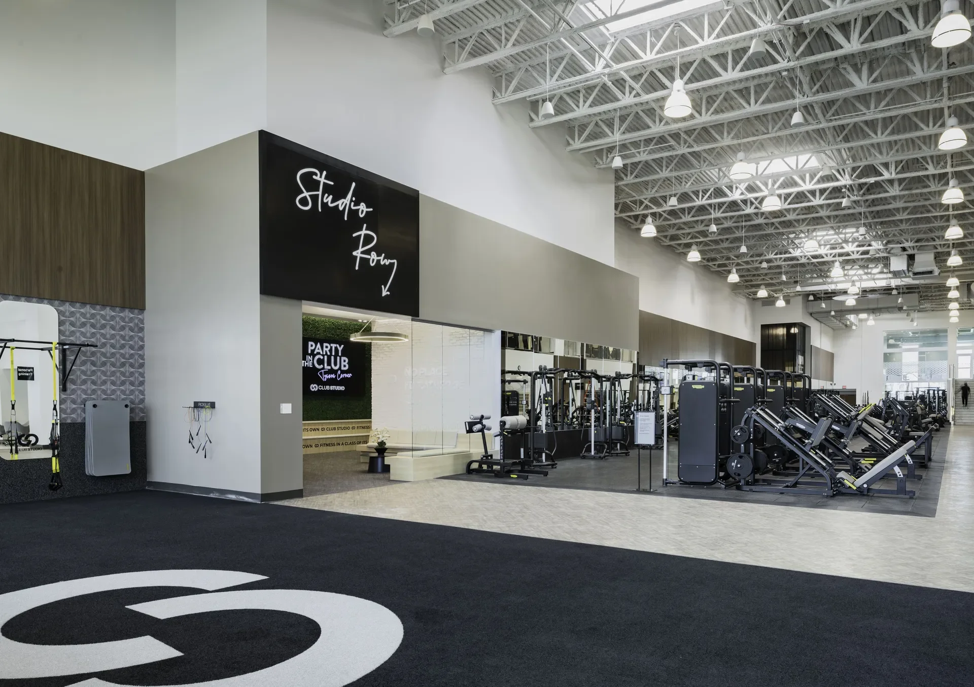 Club Studio - Tysons Corner