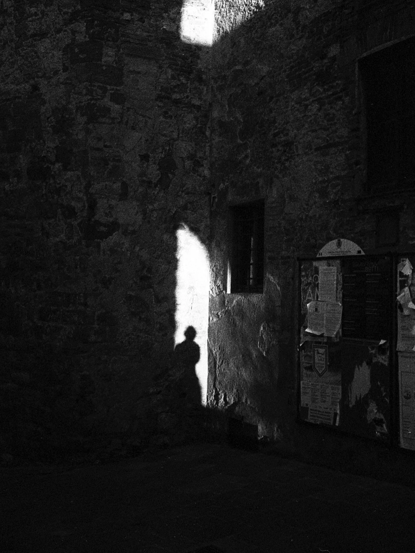 Untitled
.
.
.
#blackandwhite #grainisgood #filmisnotdead #shadows #bw #canpubphoto #streetphotography