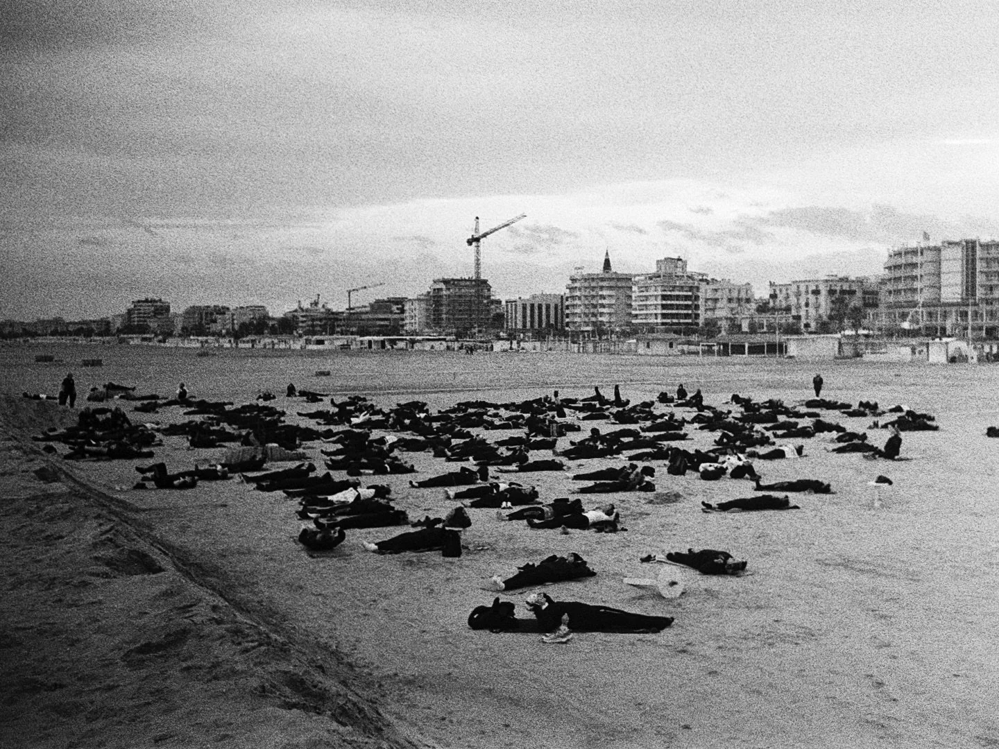 Untitled 
.
.
.
#blackandwhite #bw #streetphotography #canpubphoto #sea #sand #grainisgood #filmisnotdead