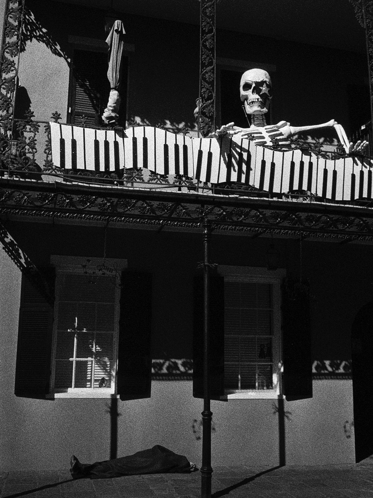 Untitled
.
.
.
.
#blackandwhite #bw #canpubphoto #grainisgood #streetphotography