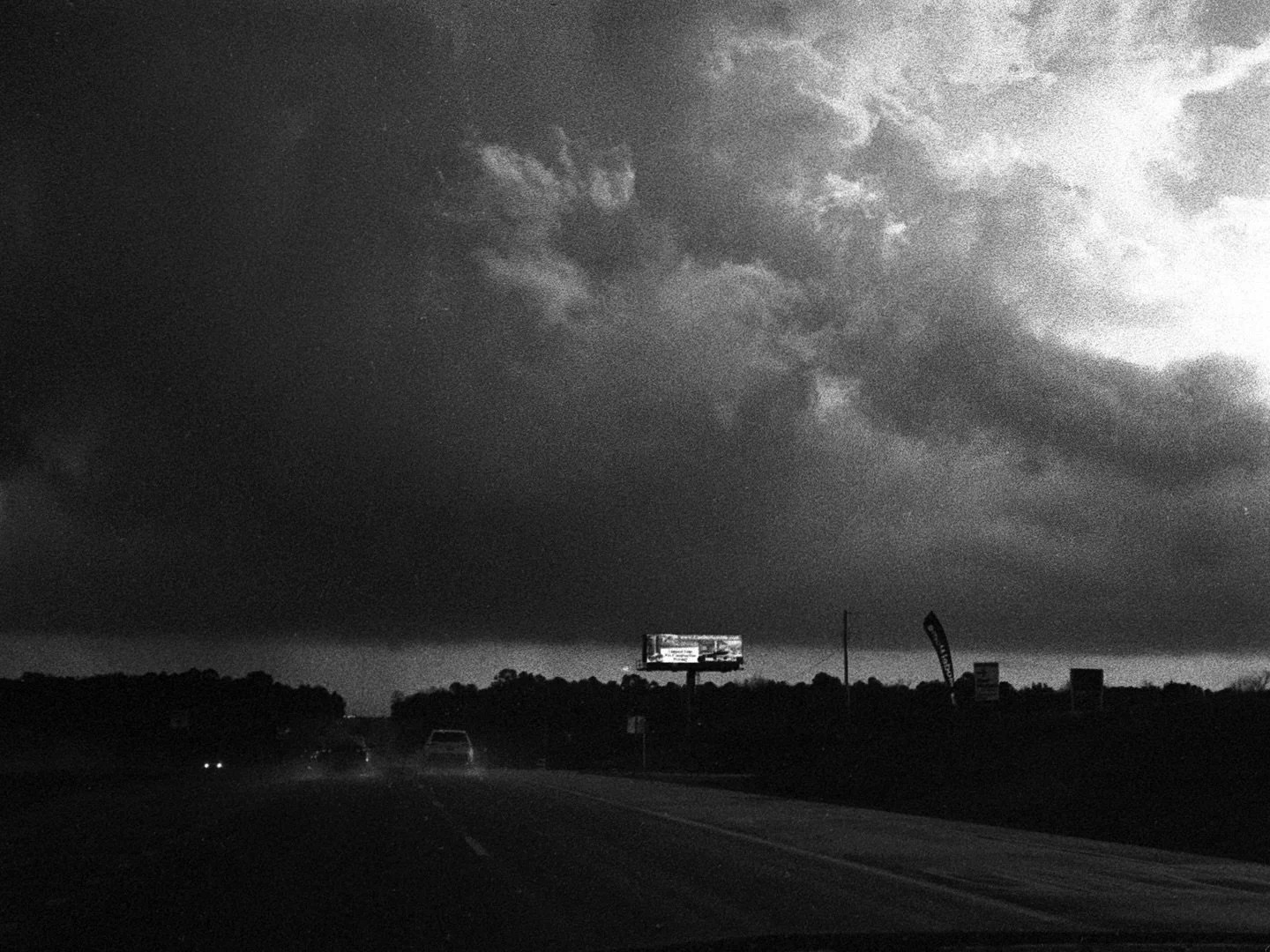Untitled
.
.
.
.
#blackandwhite #storm #filmisnotdead #canpubphoto #ontheroad