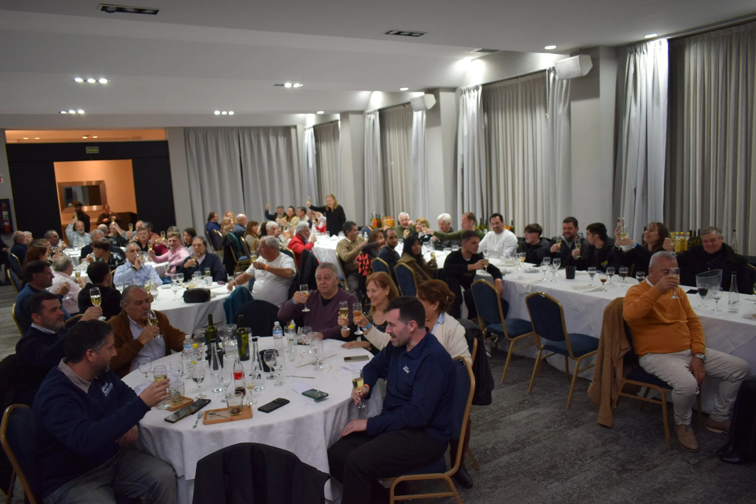 PLaza Hotel SAn NIcolas. Club Amigos del Ford A. Encuentro Camino a los 100 años del Ford A. Cena de Camaradería