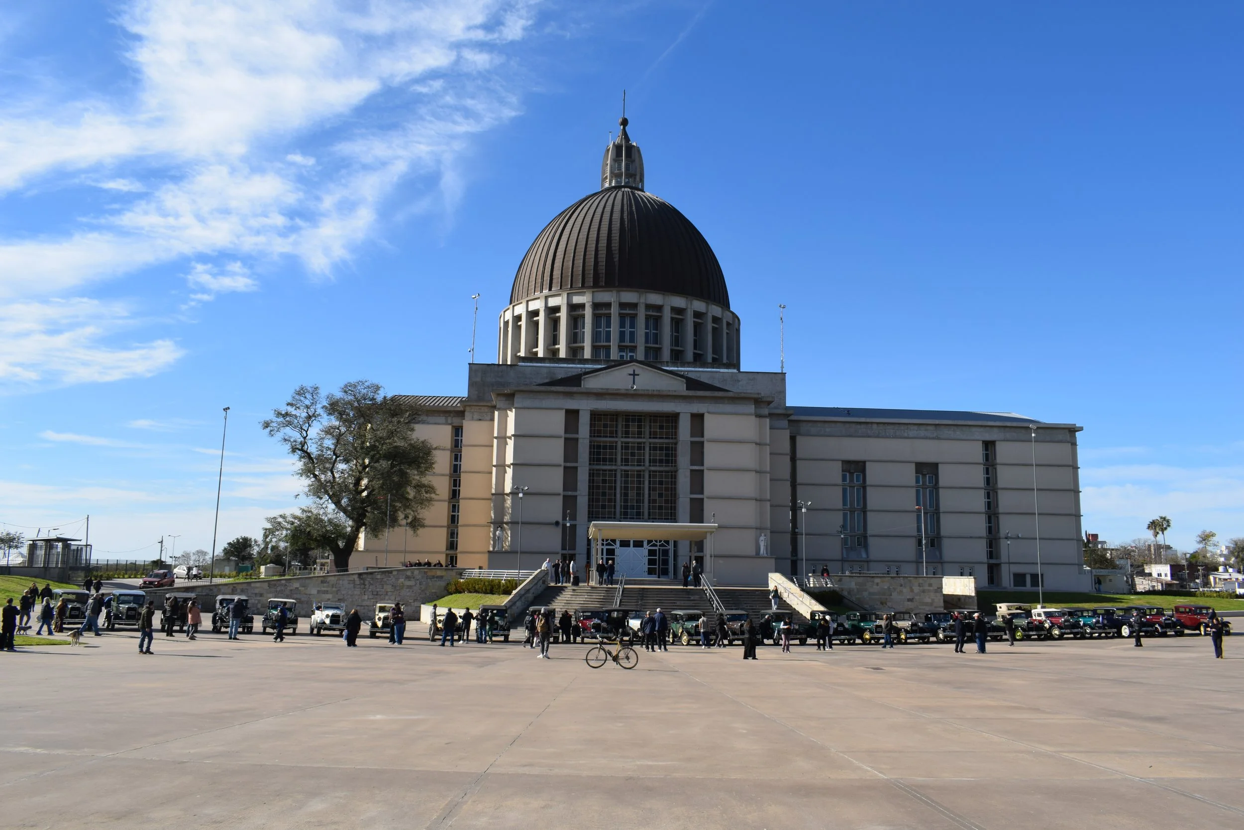 Santuario María del Rosario de San Nicolás. Club Amigos del Ford A. Bendición de vehículos antiguos. CAFA. Encuentro camino a los 100 años del Ford A