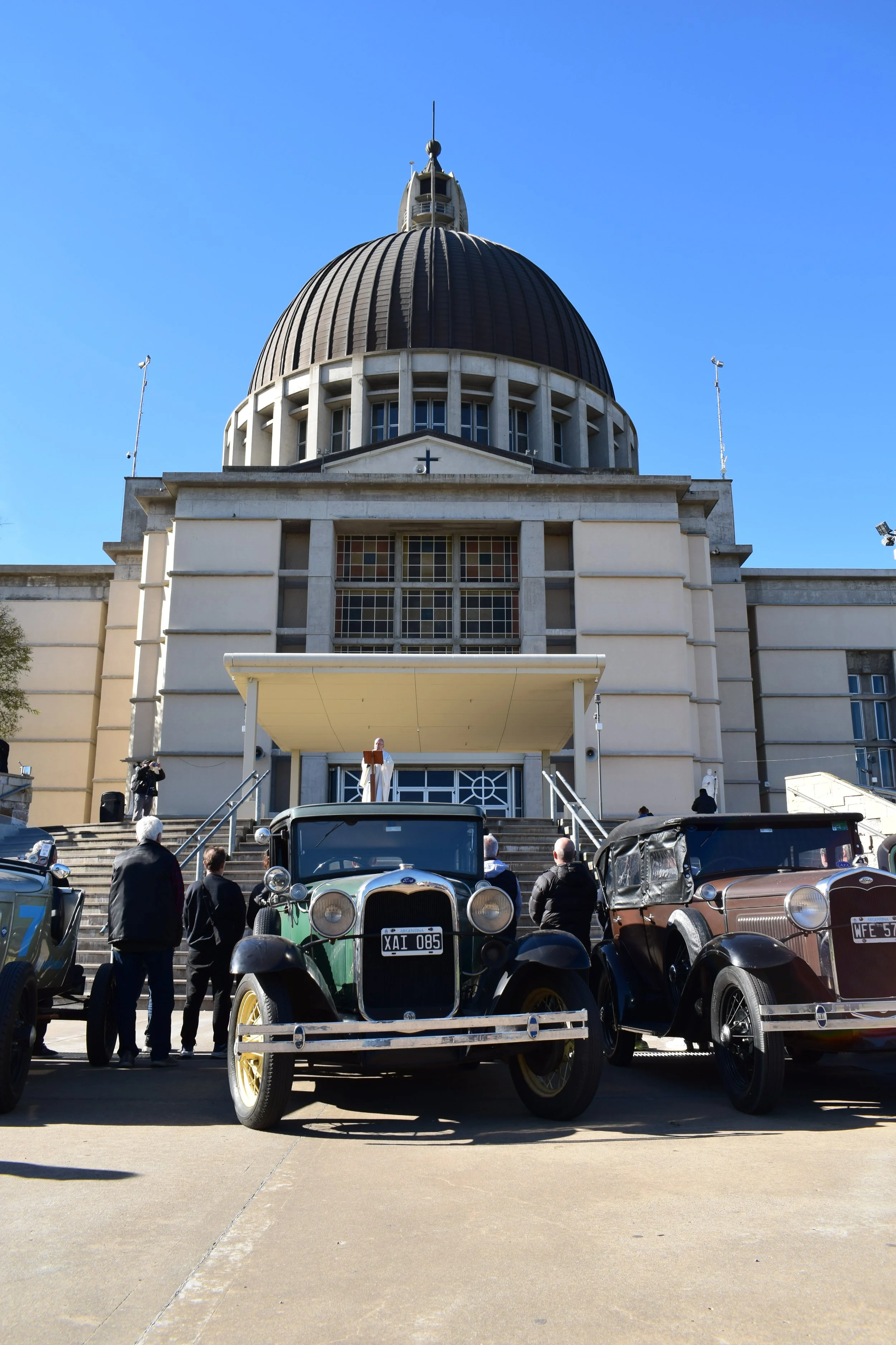Santuario María del Rosario de San Nicolás. Club Amigos del Ford A. Bendición de vehículos antiguos. CAFA. Encuentro camino a los 100 años del Ford A