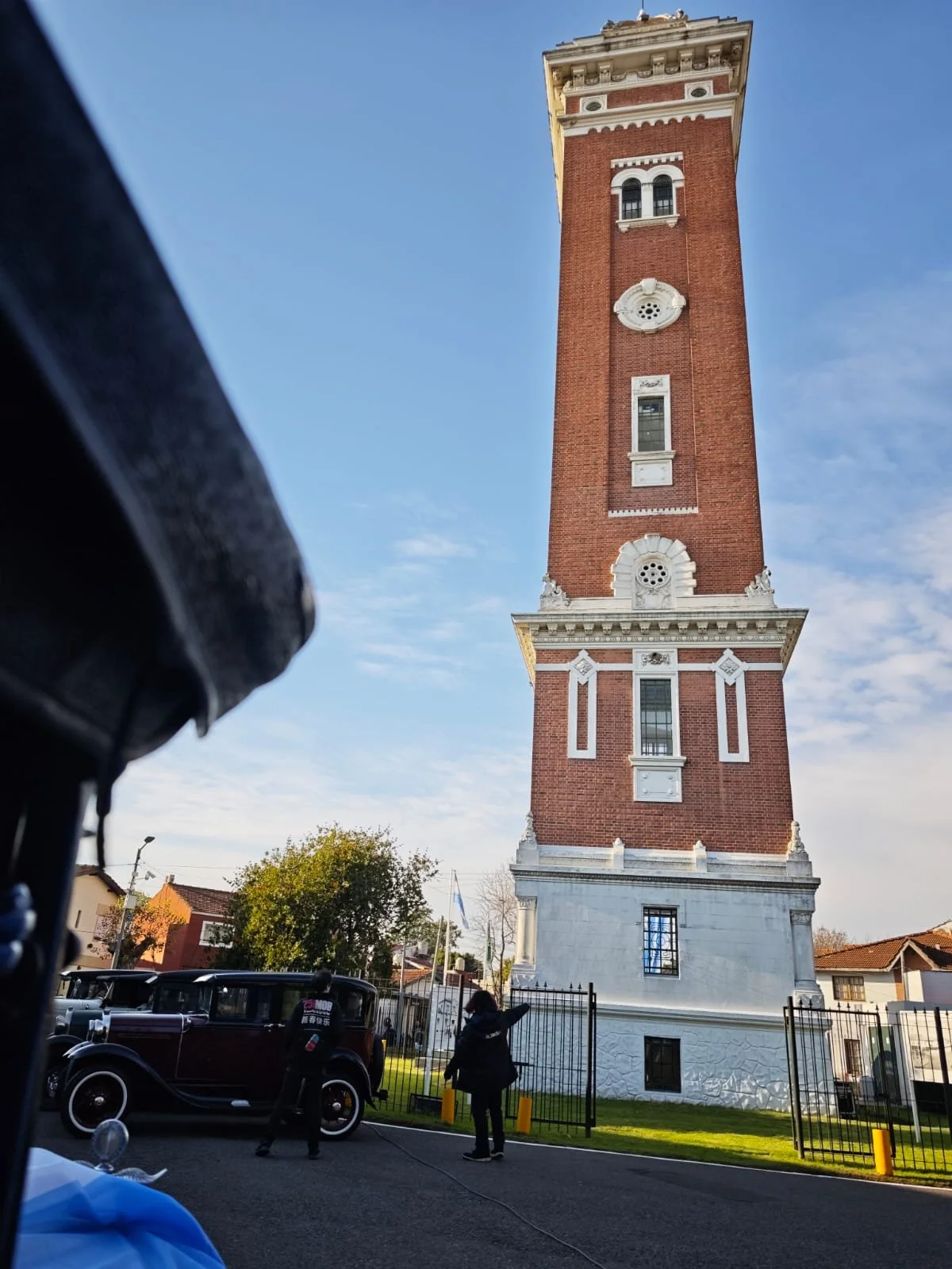 Exposición de automóviles Ford A clásicos en la Torre Ader por su 110° aniversario.