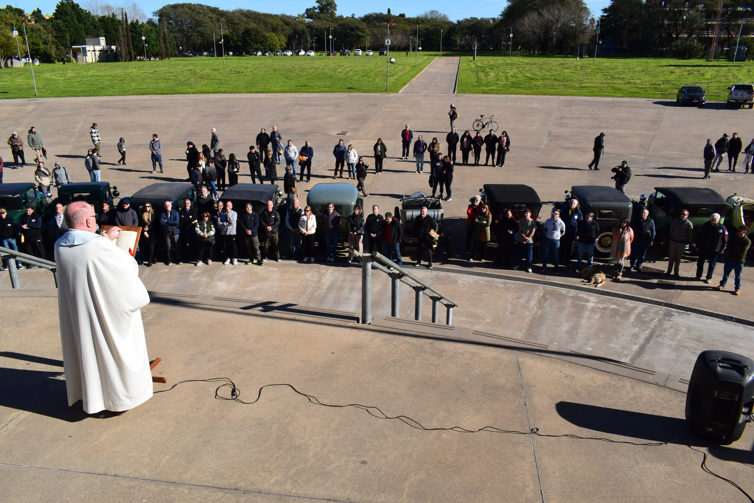 Santuario María del Rosario de San Nicolás. Club Amigos del Ford A. Bendición de vehículos antiguos. CAFA. Encuentro camino a los 100 años del Ford A