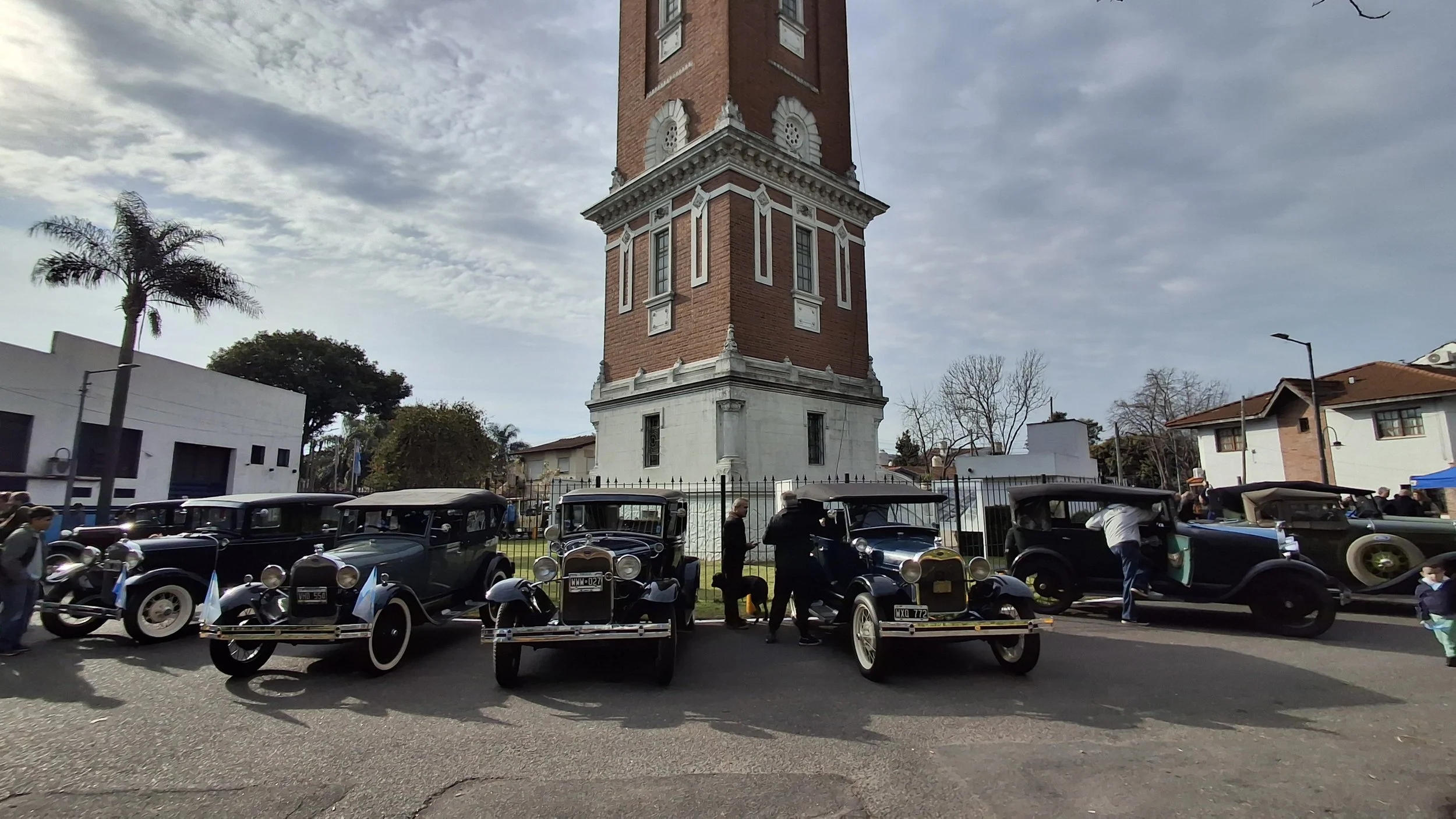 Exposición de automóviles Ford A clásicos en la Torre Ader por su 110° aniversario.
