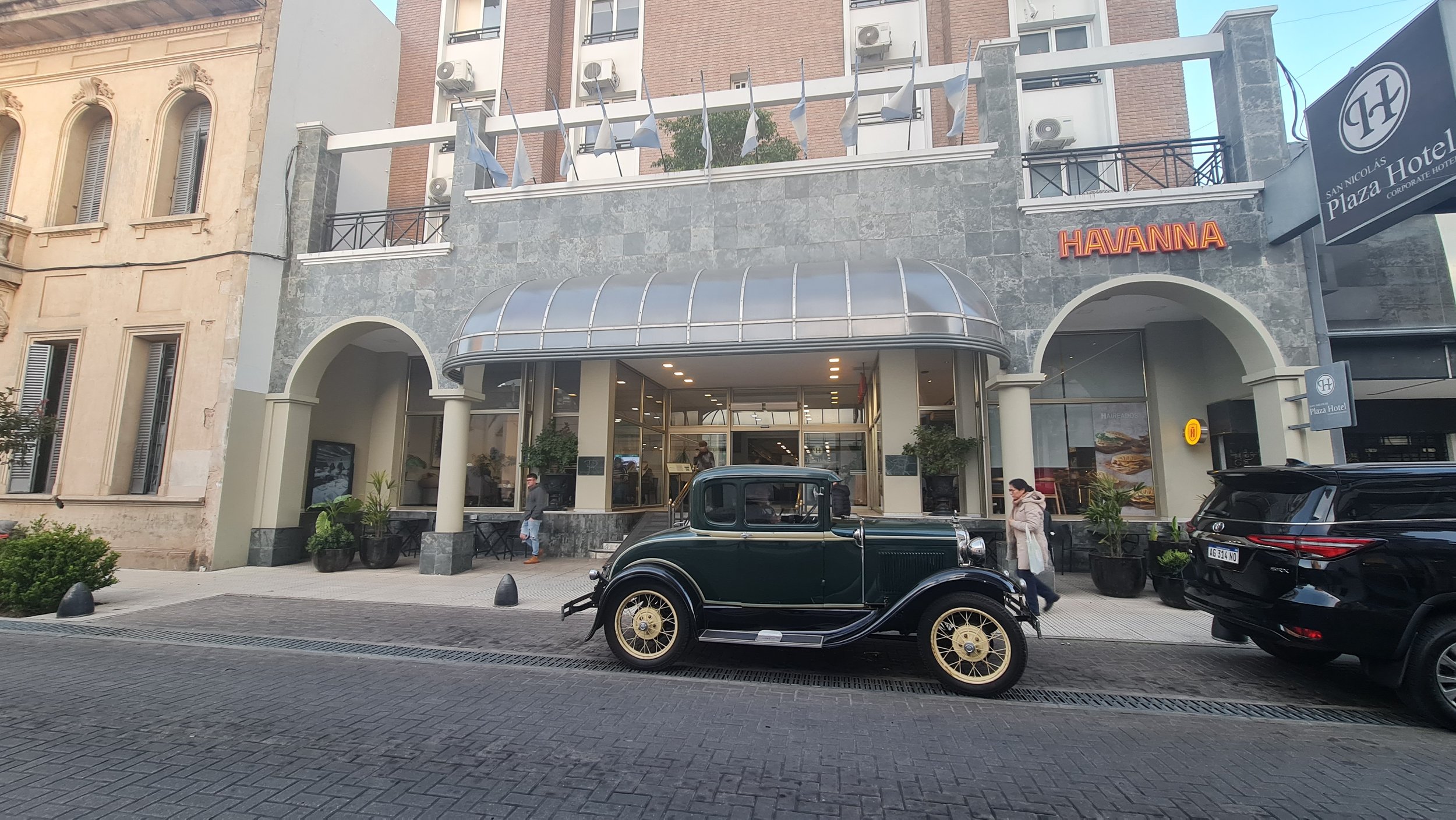PLaza Hotel SAn NIcolas. Club Amigos del Ford A. Encuentro Camino a los 100 años del Ford A