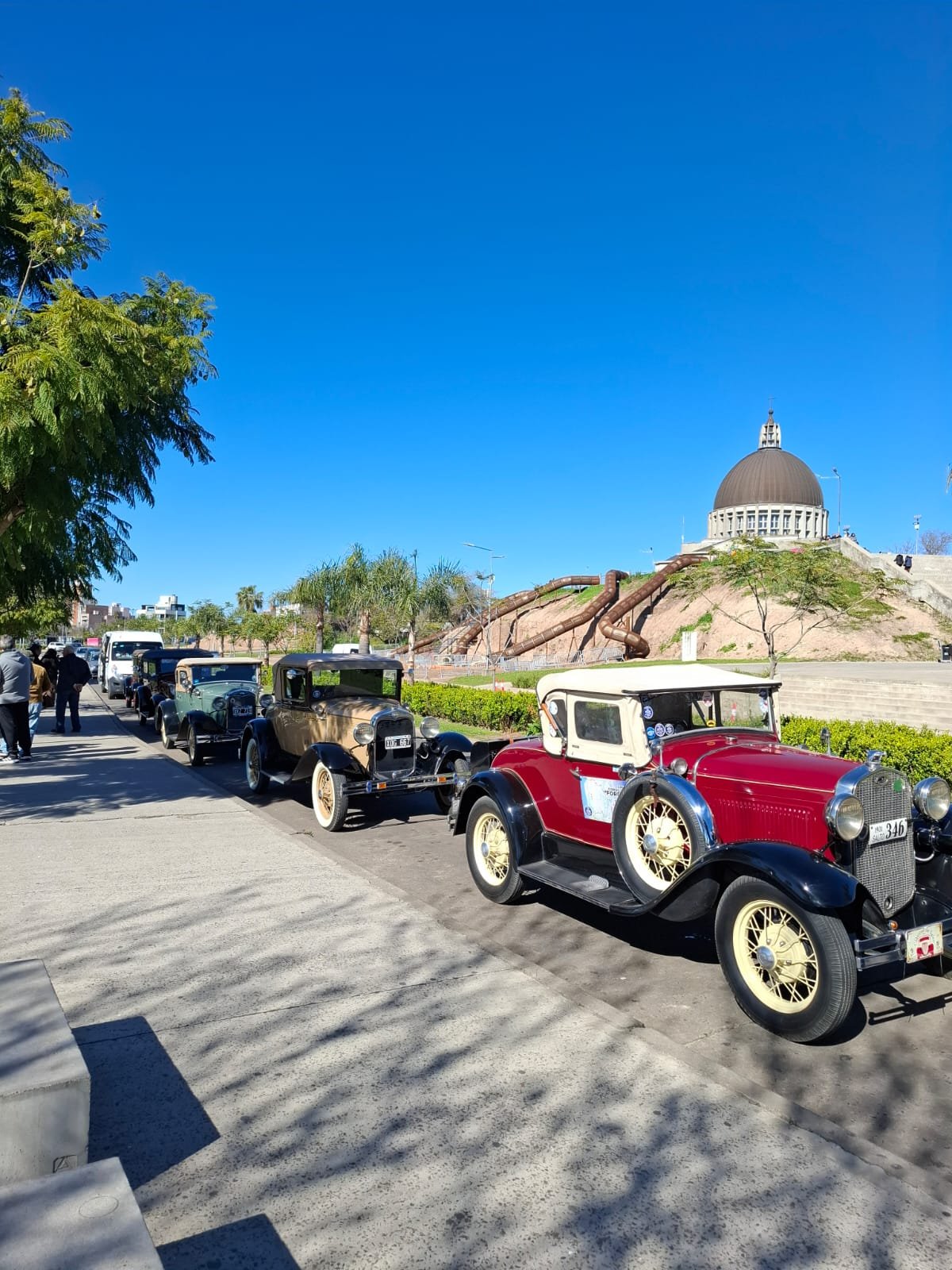 Santuario María del Rosario de San Nicolás. Club Amigos del Ford A. Bendición de vehículos antiguos. CAFA. Encuentro camino a los 100 años del Ford A