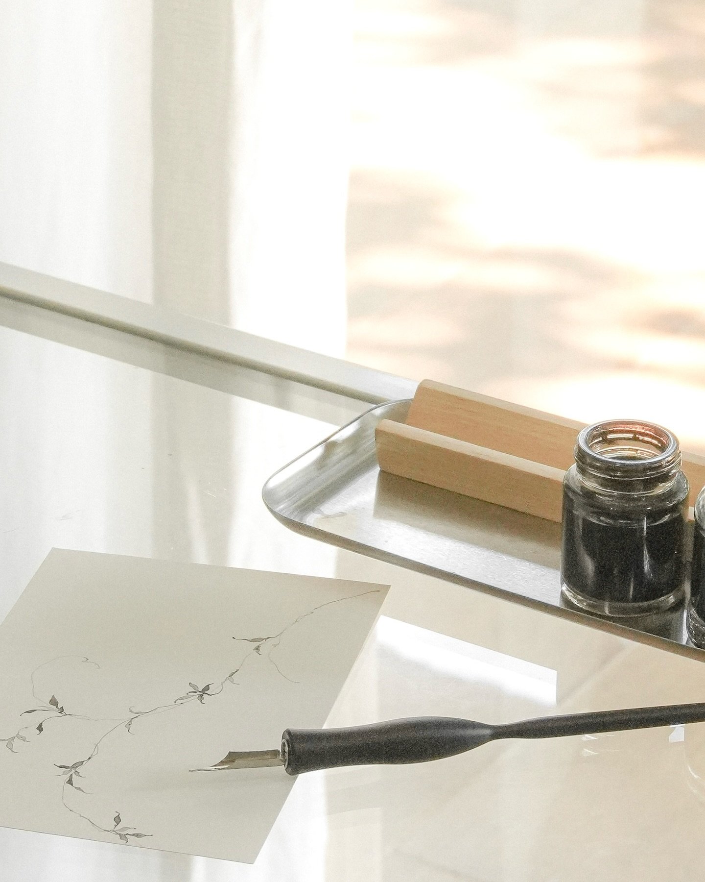 ┈ F E U I L L E 🍂

swaying softly ,
a few pieces are still here, awaiting you ∘