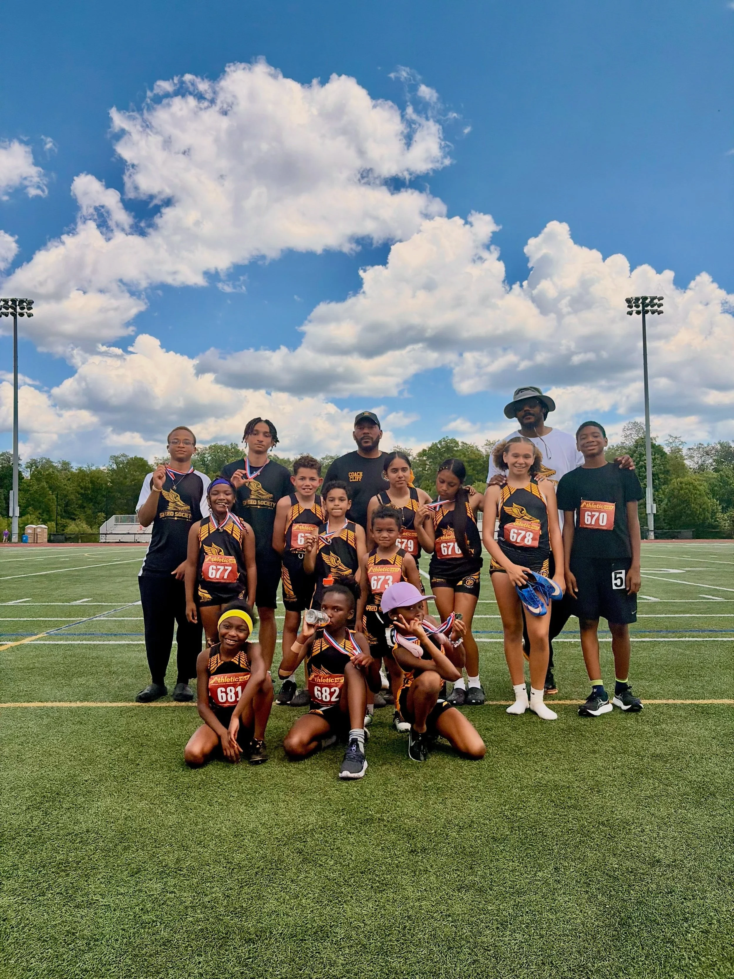 What an amazing turnout today! Speed Society came home with more medals than kids at the Southern CT Youth Open Invitational 🤩✨🎉🏅

#YouthTrackAndField #TrackMeetDay #futurechampions #youthtrack #TrackLife
