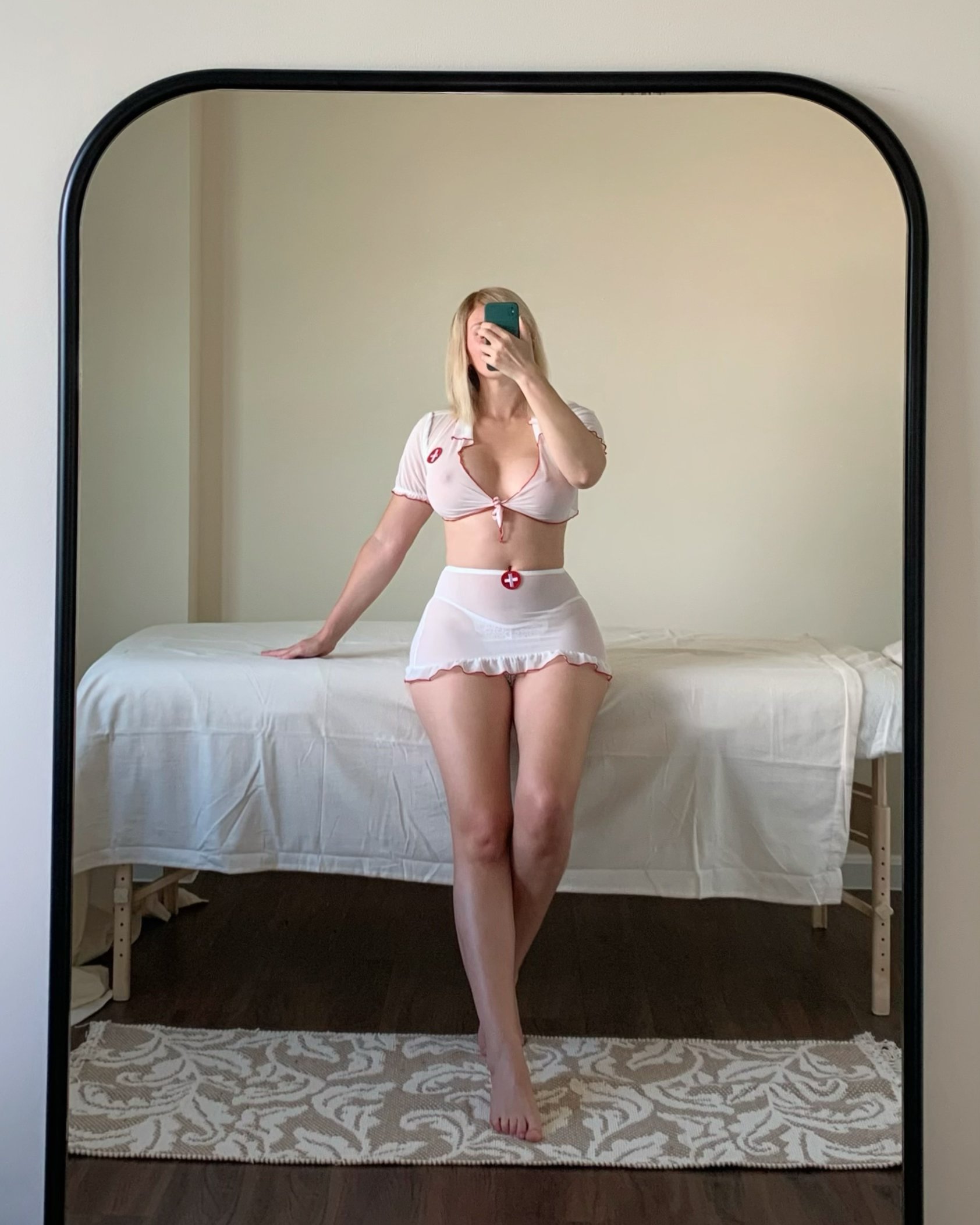Milana Swann - sensual massage, Nuru, and GFE dates.
