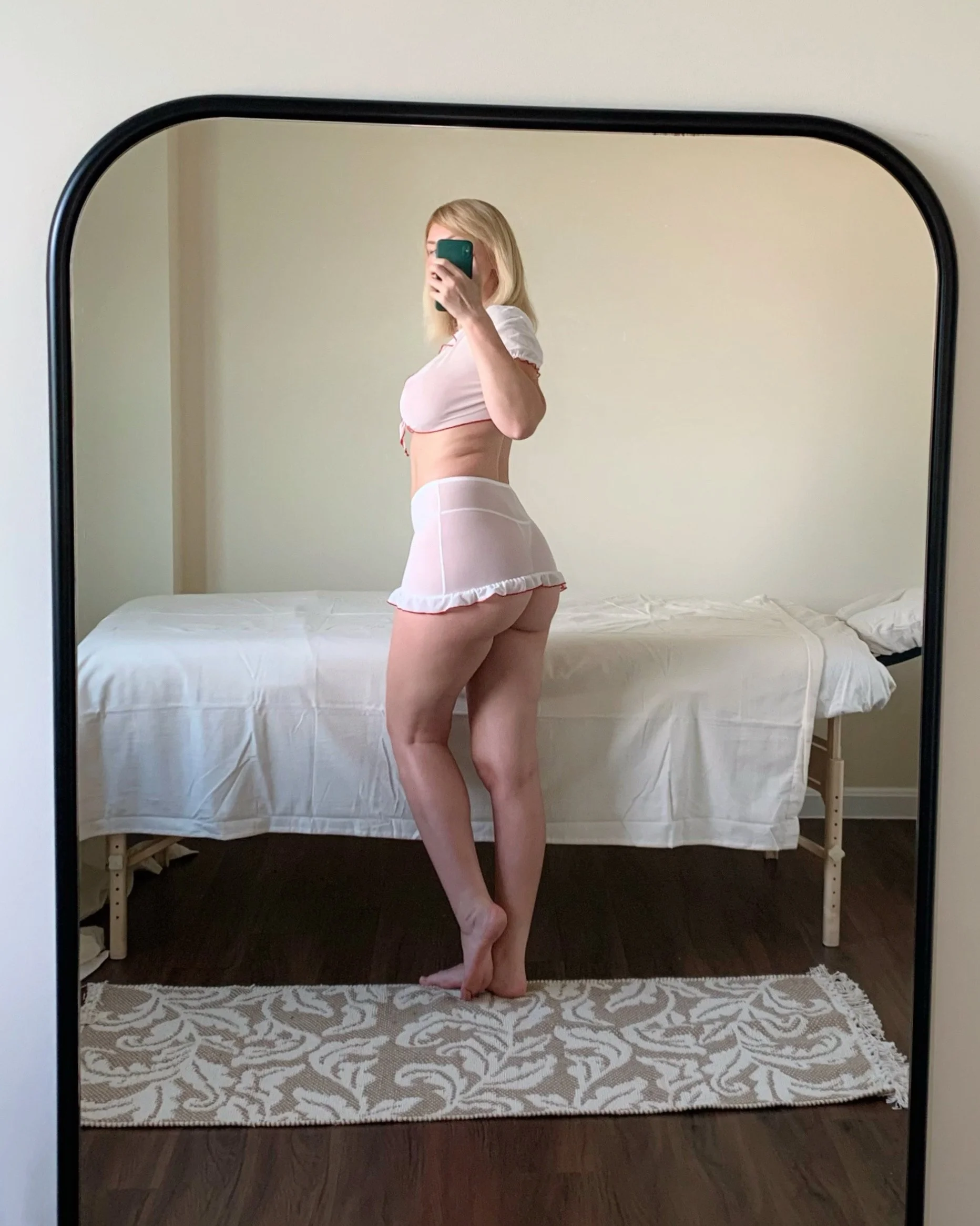 Milana Swann - sensual massage, Nuru, and GFE dates.
