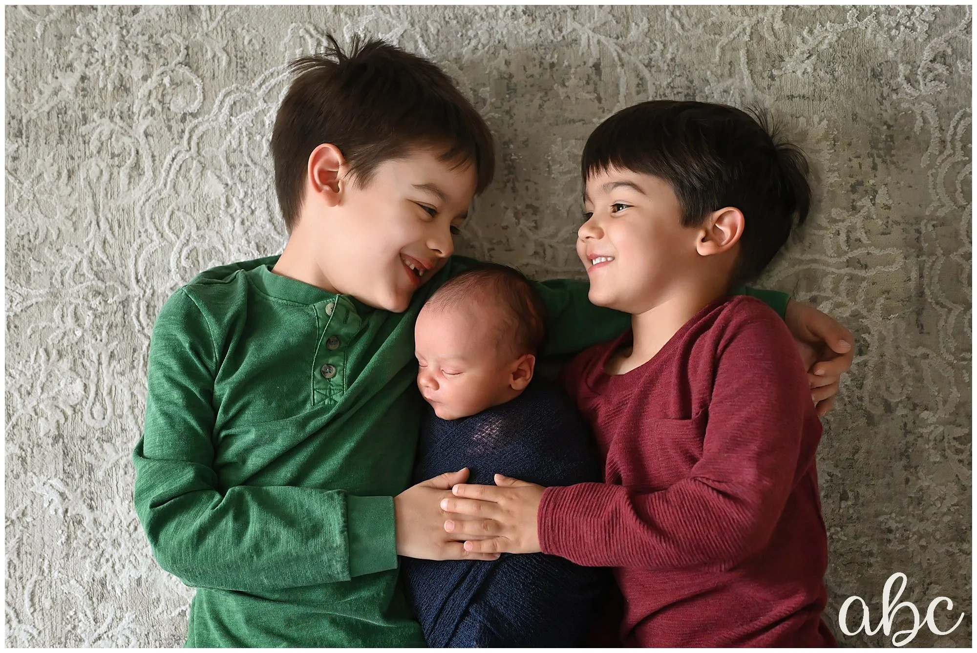 Roswell doula photographer photographs 3 brothers playing on the carpet