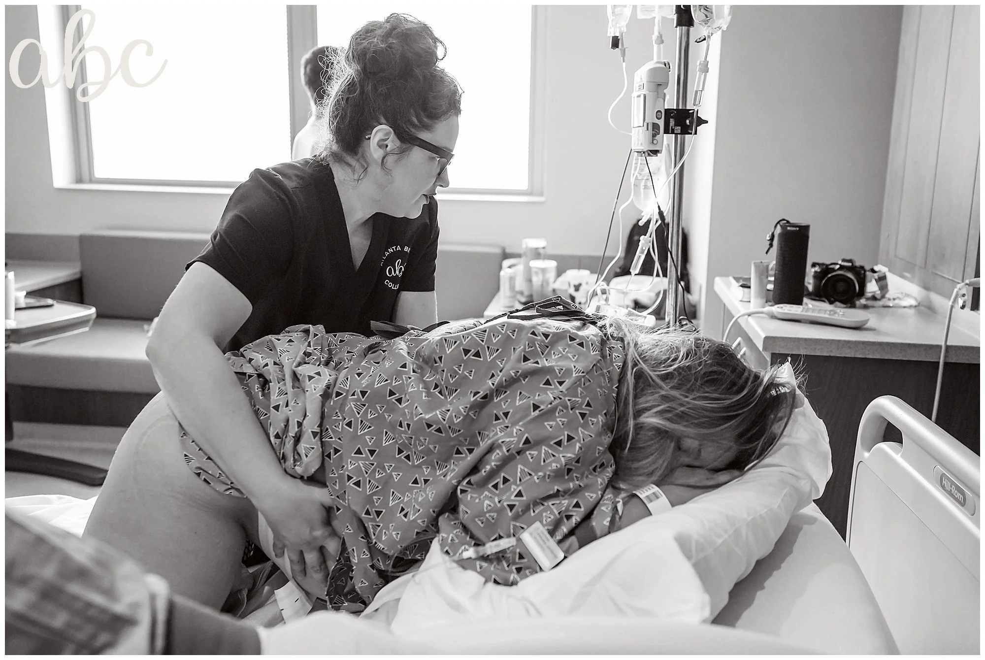 Lilburn Doula Photographer Lauren Swanson photographs Maegan Hall caring for laboring mother