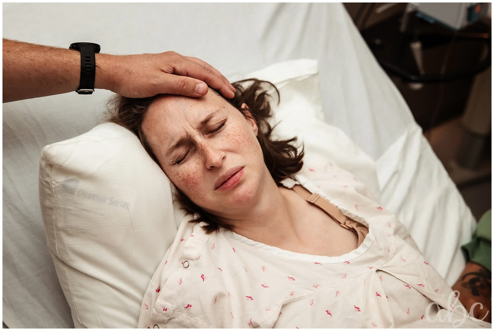 Dad offers gentle support while Woodstock Doula Photographer Milene Miller takes photos