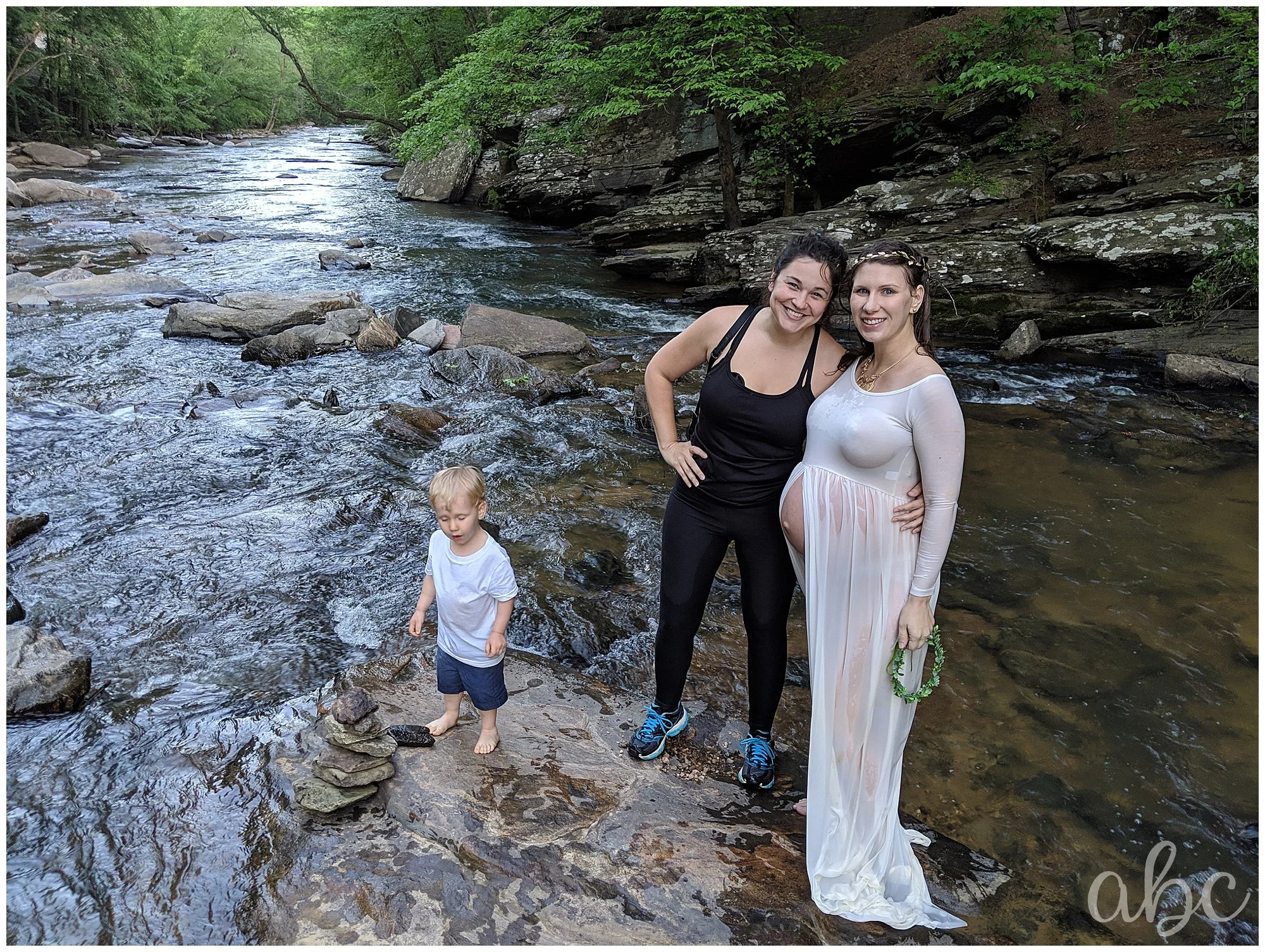 Woodstock Doula photographer poses with pregnant lady at maternity shoot