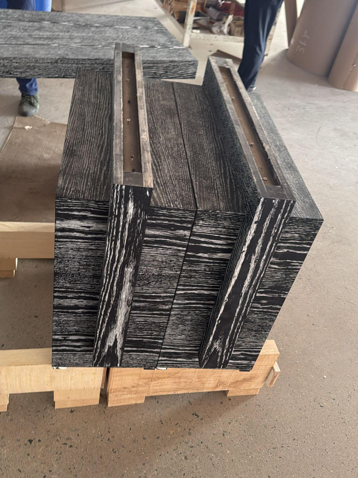 highgate london - sculptural brutalist table-07-Details_09.png