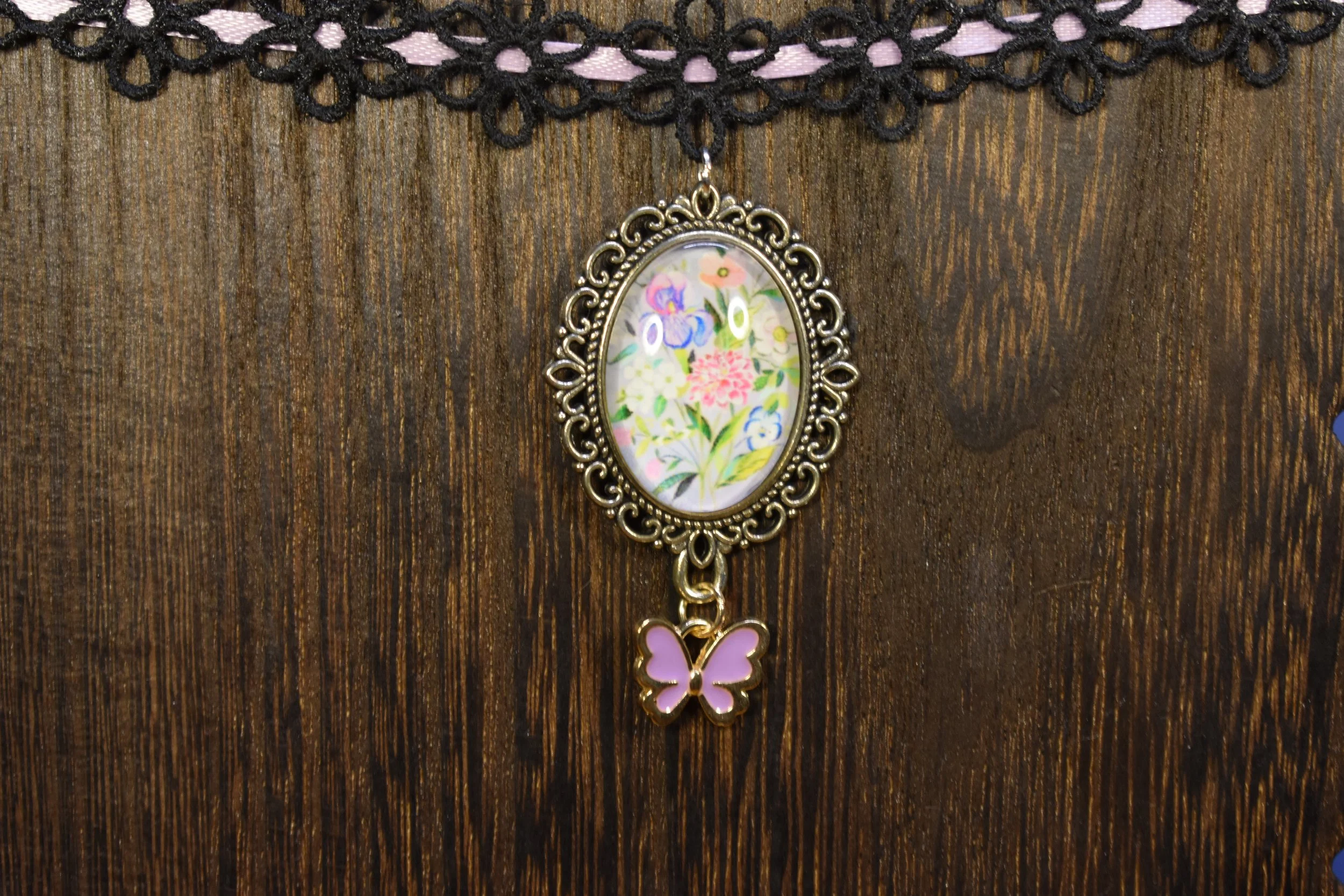 Choker with pink and purple flowers pendant