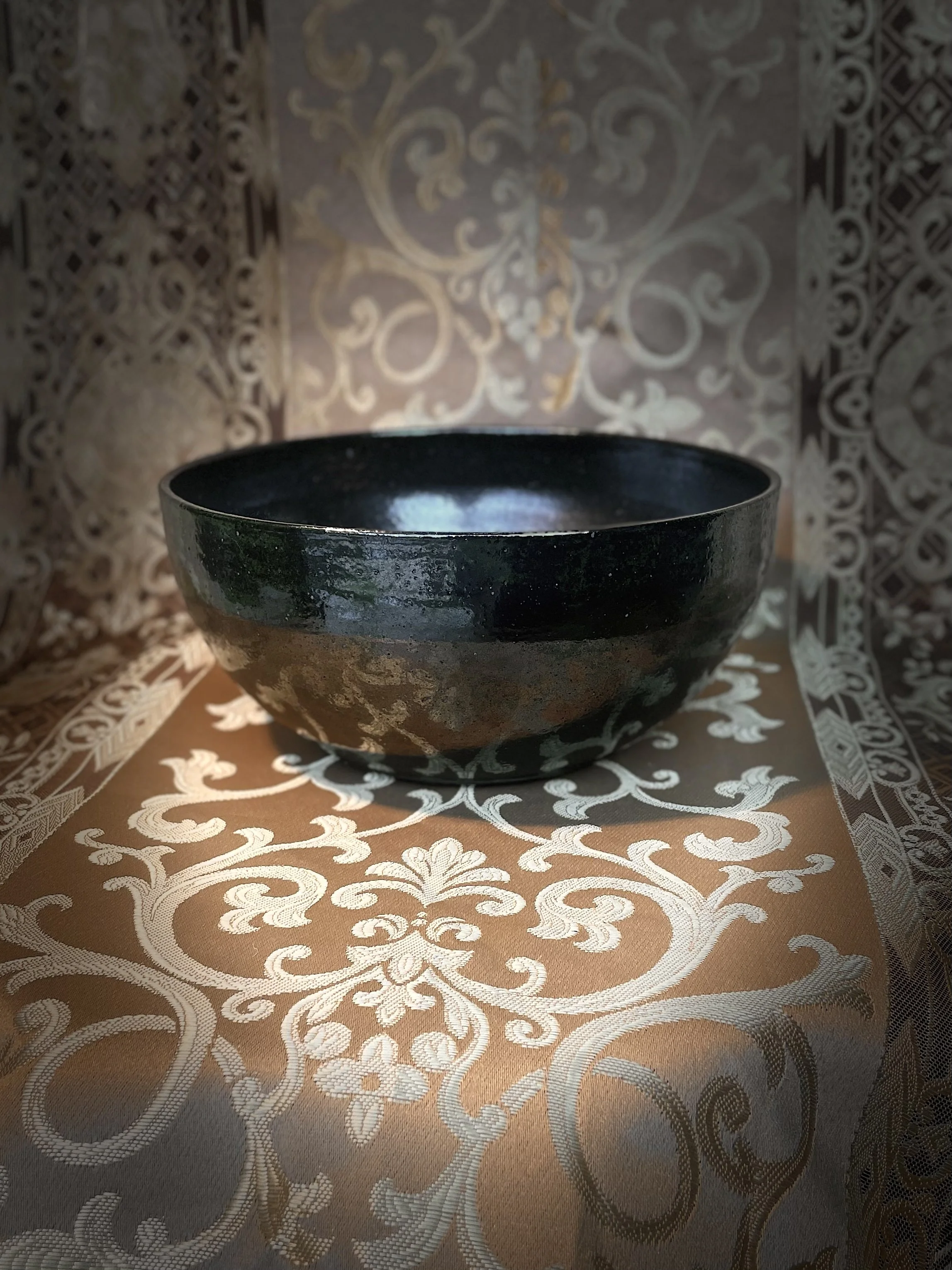 Elegant Deep Green Ceramic Salad Bowl with Filigree