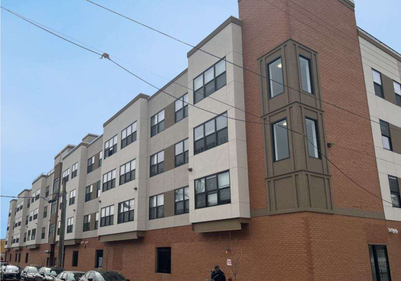 Windows 183 Cedar.png