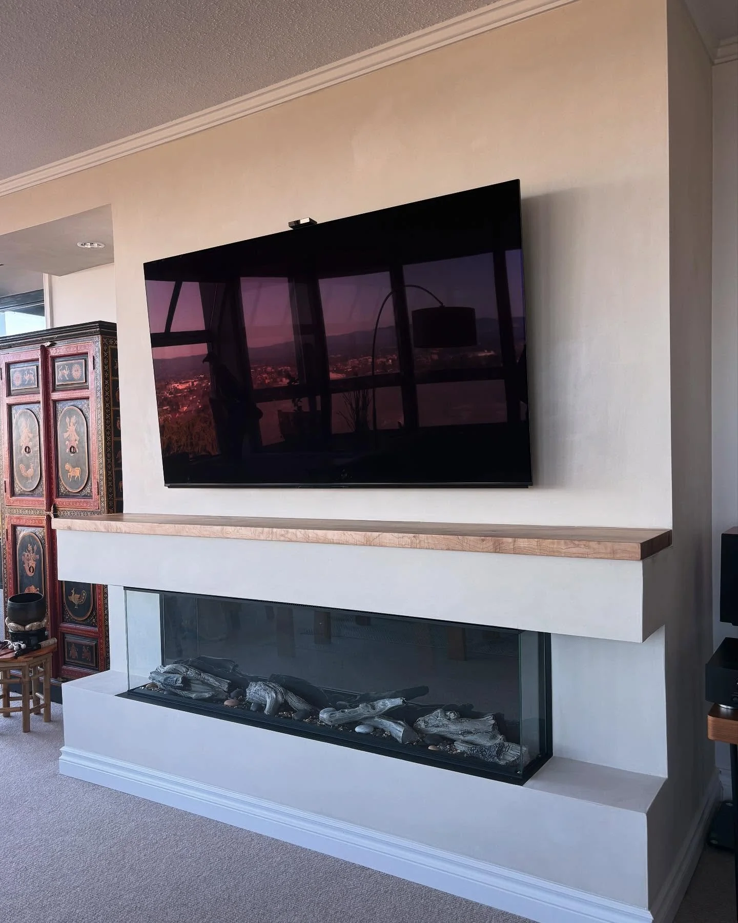 We built this beautiful fireplace wall designed by the best @rothschild.west 🥰
.
.
#design #interiordesign #fireplace #home #homedecor #homedesign #livingroom #woodworking #maple #mantle #victoriabc #vancouverisland #canada🇨🇦