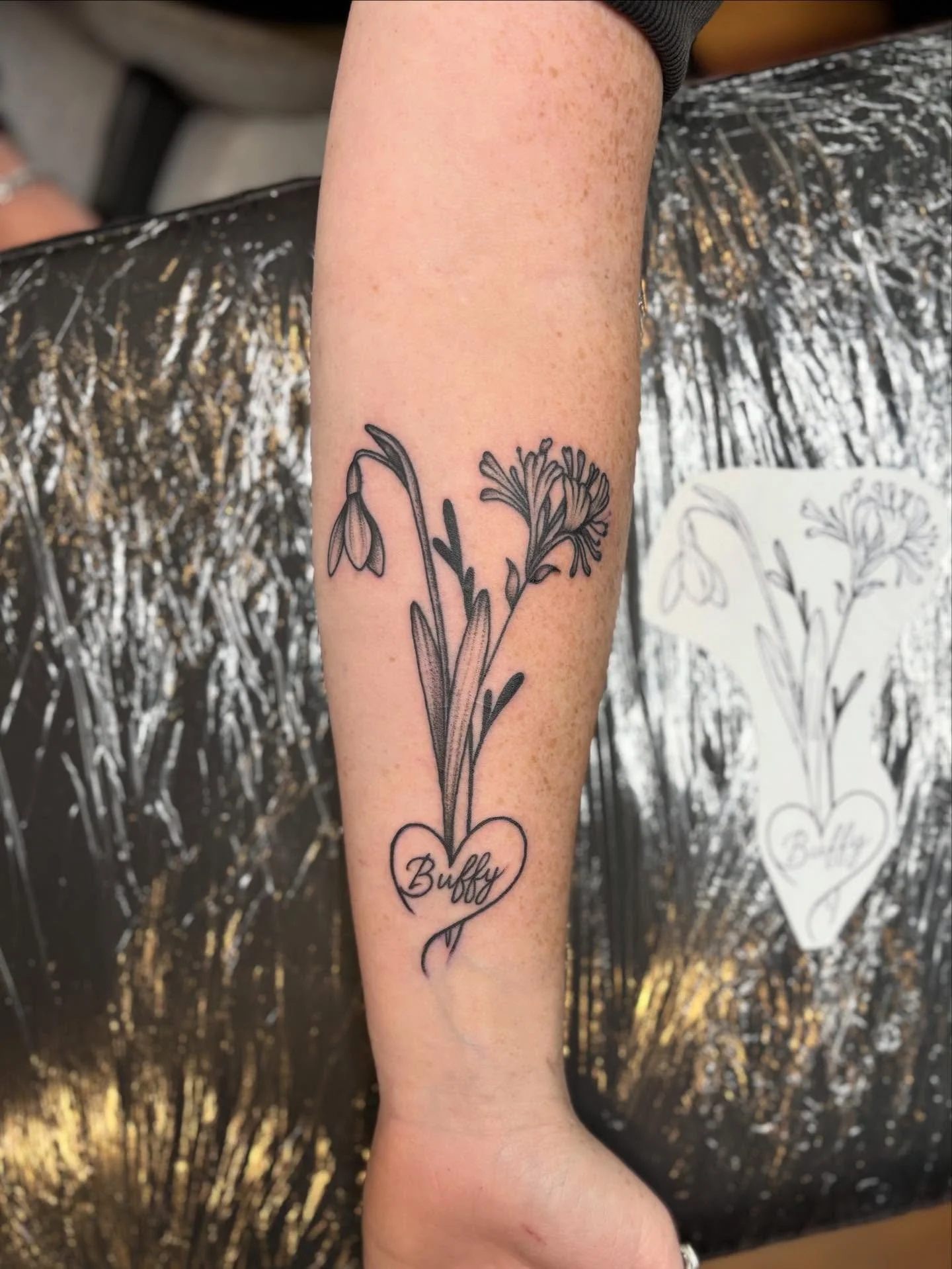 Thank you so much for the confidence in me to get this sentimental piece done for you man!
I love doing these floral pieces 🔥🔥
.
.
.
.
.
#floral #blackandgrey #carrolltontattoos #carrolltonga #tattooing #namestattoo #heart #armtattoo