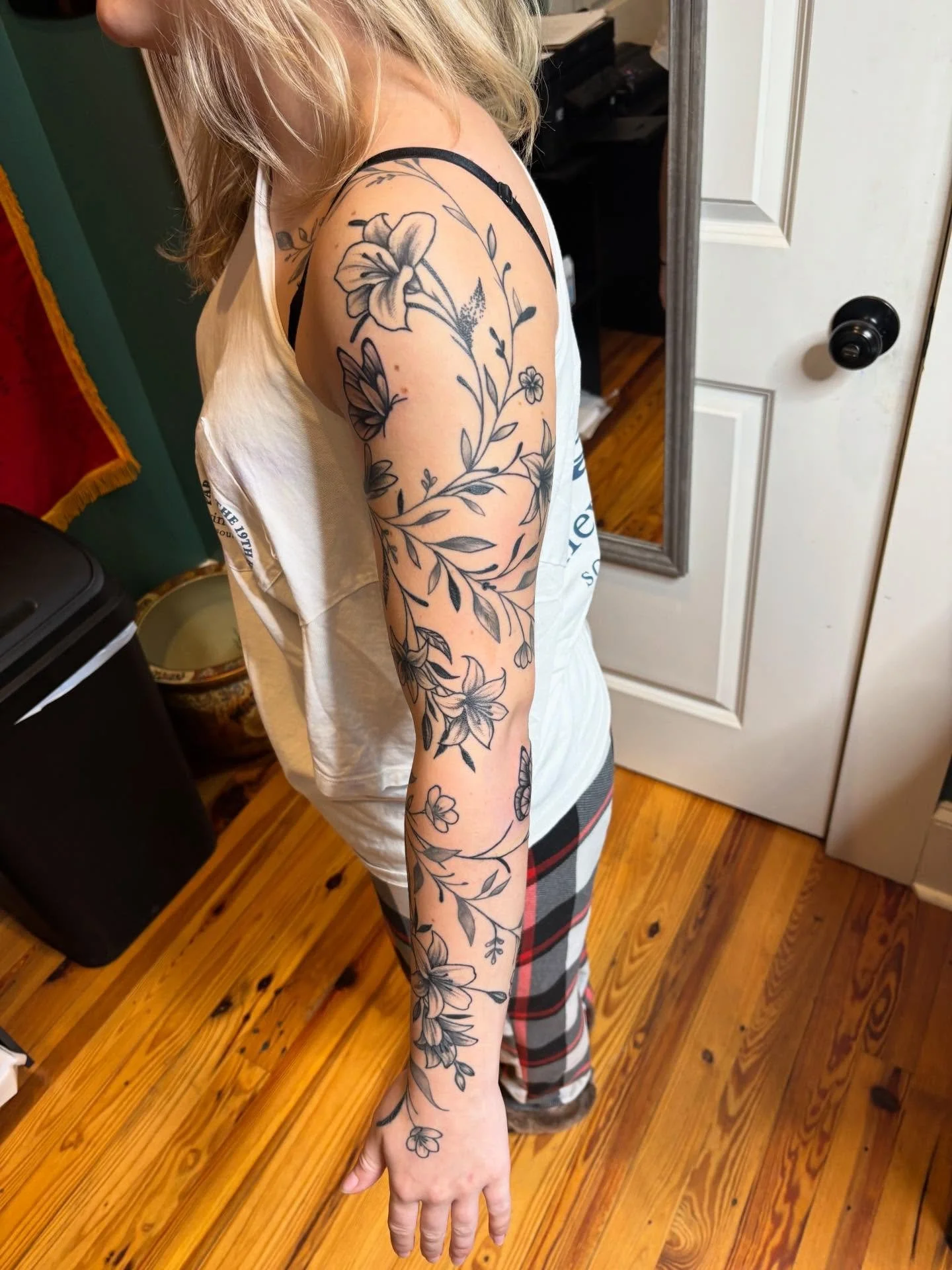 Final session for this tattoo re-do! More than happy with how bad boy came out! 

PSA, if you can&rsquo;t go to your tattoo artist wearing comfy PJs, go to a different artist 🤣🤣

*original tattoo shown in the last photo was done by a separate artis