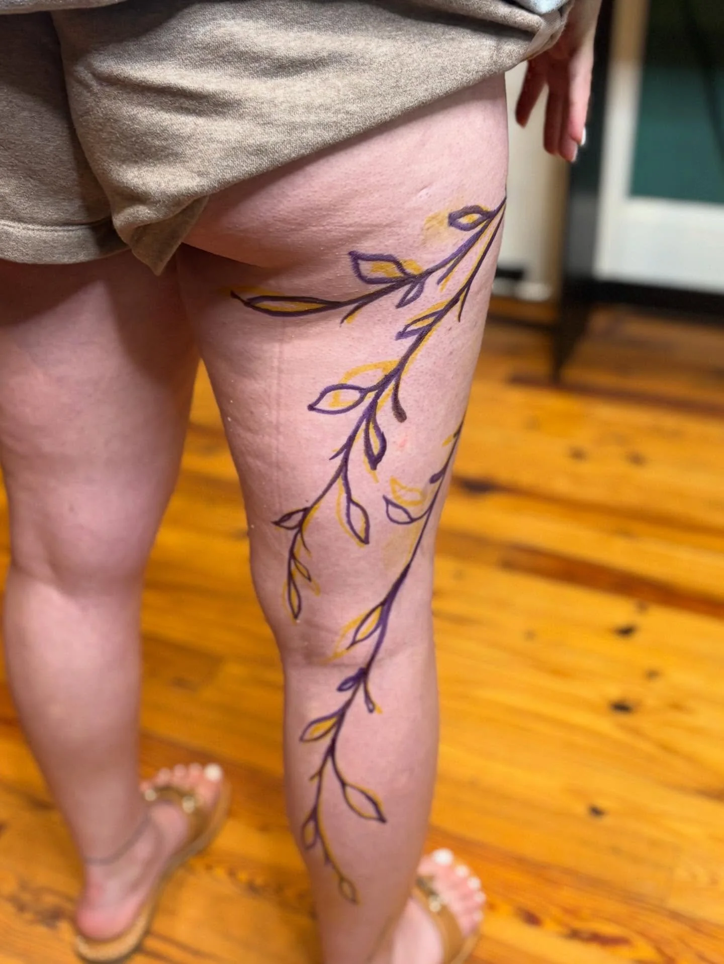 Some free hand work for yall. 

Try to copy that, Pinterest!!!🤣🤣🤣

Thanks for sitting like a rock man!!! 
.
.
.
.
.
#fineline #linework #tattooing #tattoonature #carrollton