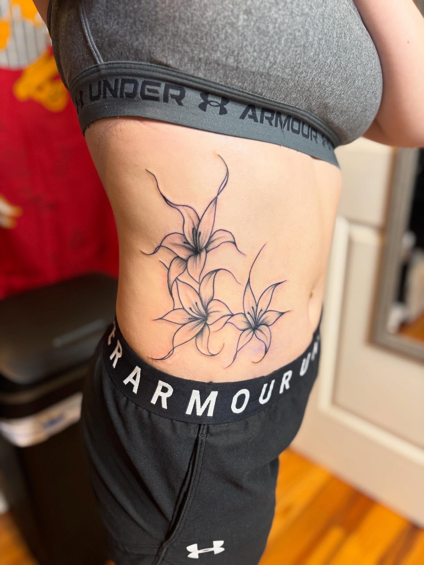 Thanks for coming in and letting me run wild with this design! 

Super happy with how it came out🔥 
.
.
.
.
#ribtattoo #floraltattoo #summervibes #carrolltontattoo #springtattoos