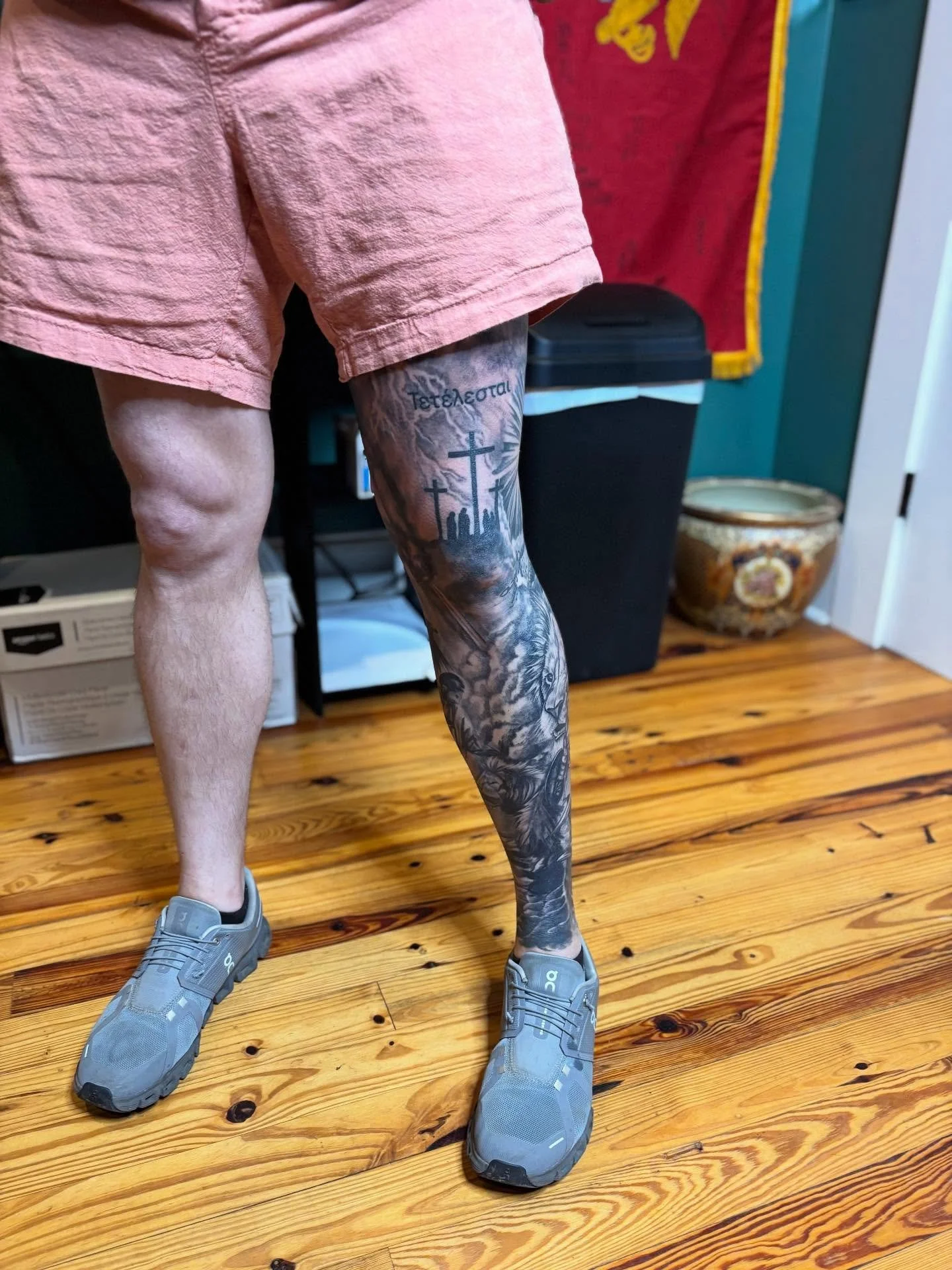 Had our final session on this banger leg sleeve!!!🔥🔥

Thanks for sitting awesome even in the super spicy spots 🤣
.
.
.
.
.
#tattooing #livingmylife #legsleevetattoo #largetattoo #blackandgreysleeve