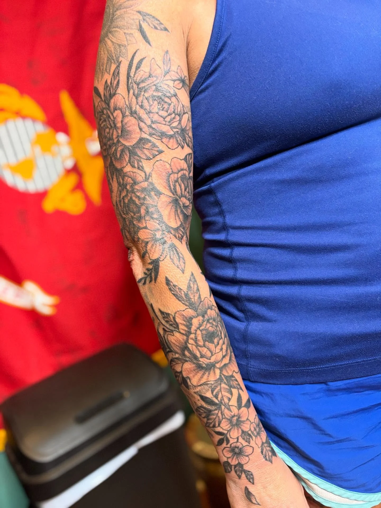 Thanks for letting me go wild on your arm!! I love how these flowers came out🔥🔥🔥🔥
.
.
.
.
.
 #armsleeve #sleevetattoos #floralsleeve #floraltattoo #blackandgreysleeve