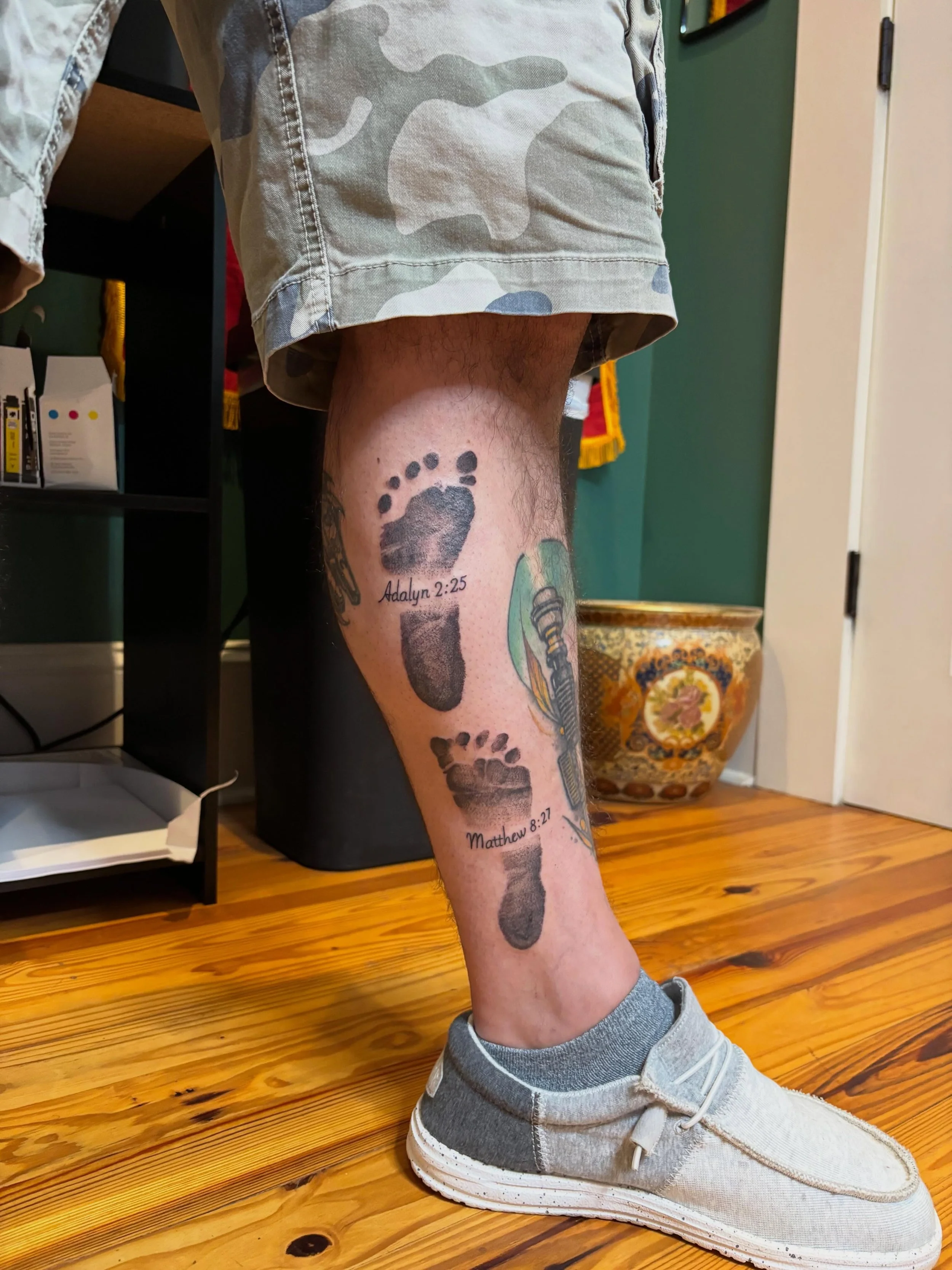 Super happy with baby prints this gentleman wanted added to his leg🔥

Thank you for the business as always brother🫡
.
.
.
.
#tattoostudio #tattooing #babyfeet #babyfootprint #carrollton