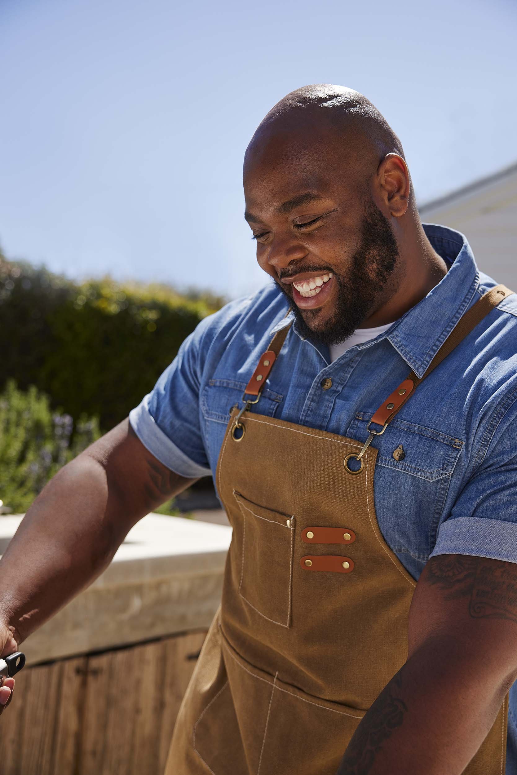 Final-2814010-FY24-Q2-XCAT-Celebrate-Dad-grilling-apron--Portrait_0072-SELECT copy.jpg