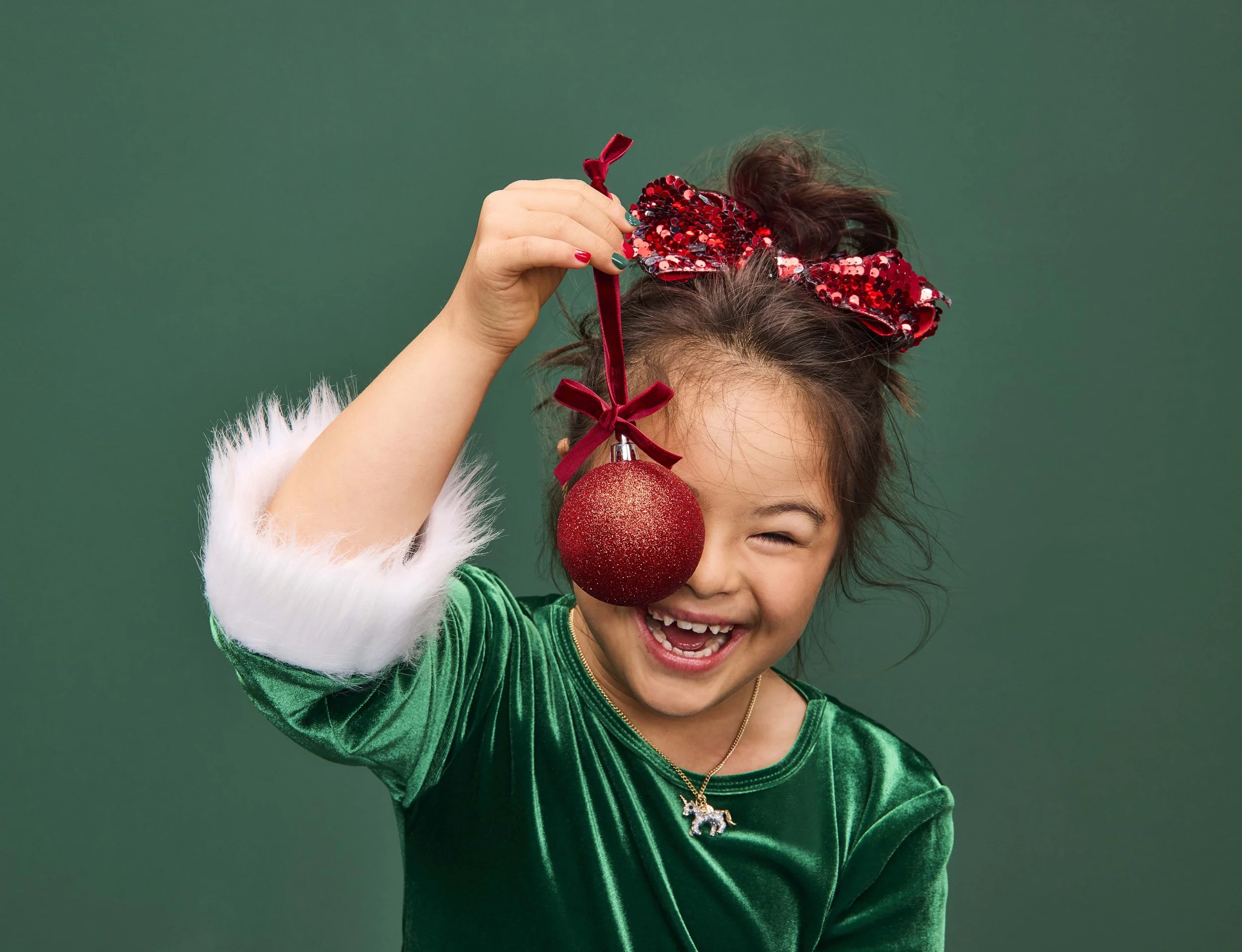 4904963-Q4-Portraits-Holiday-Girl-X-Cat-OF_5305.jpg