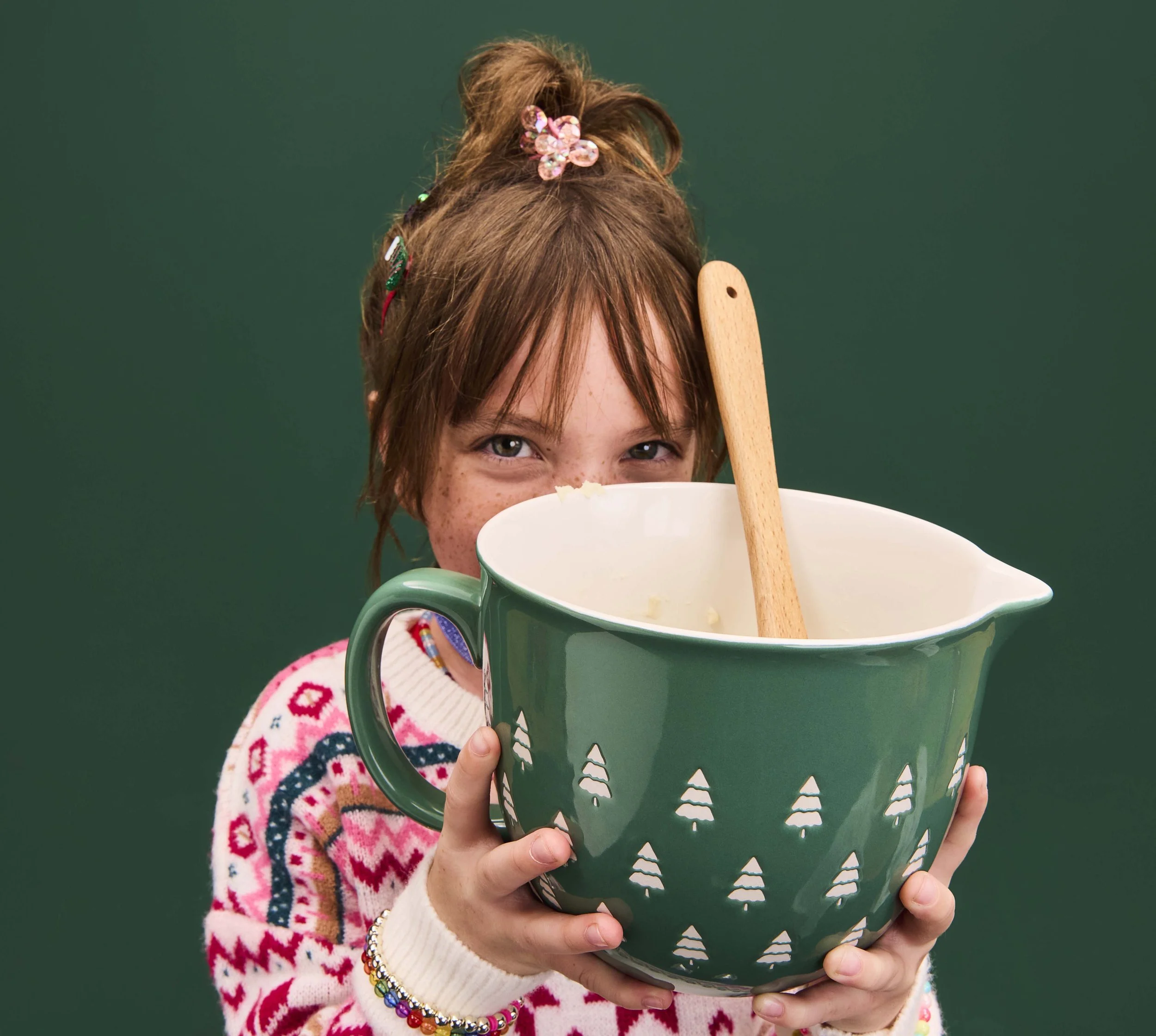 4904963-Q4-Portraits-Kid-Decorating-Gingerbread-Cookies-X-Cat-OF_4308.jpg