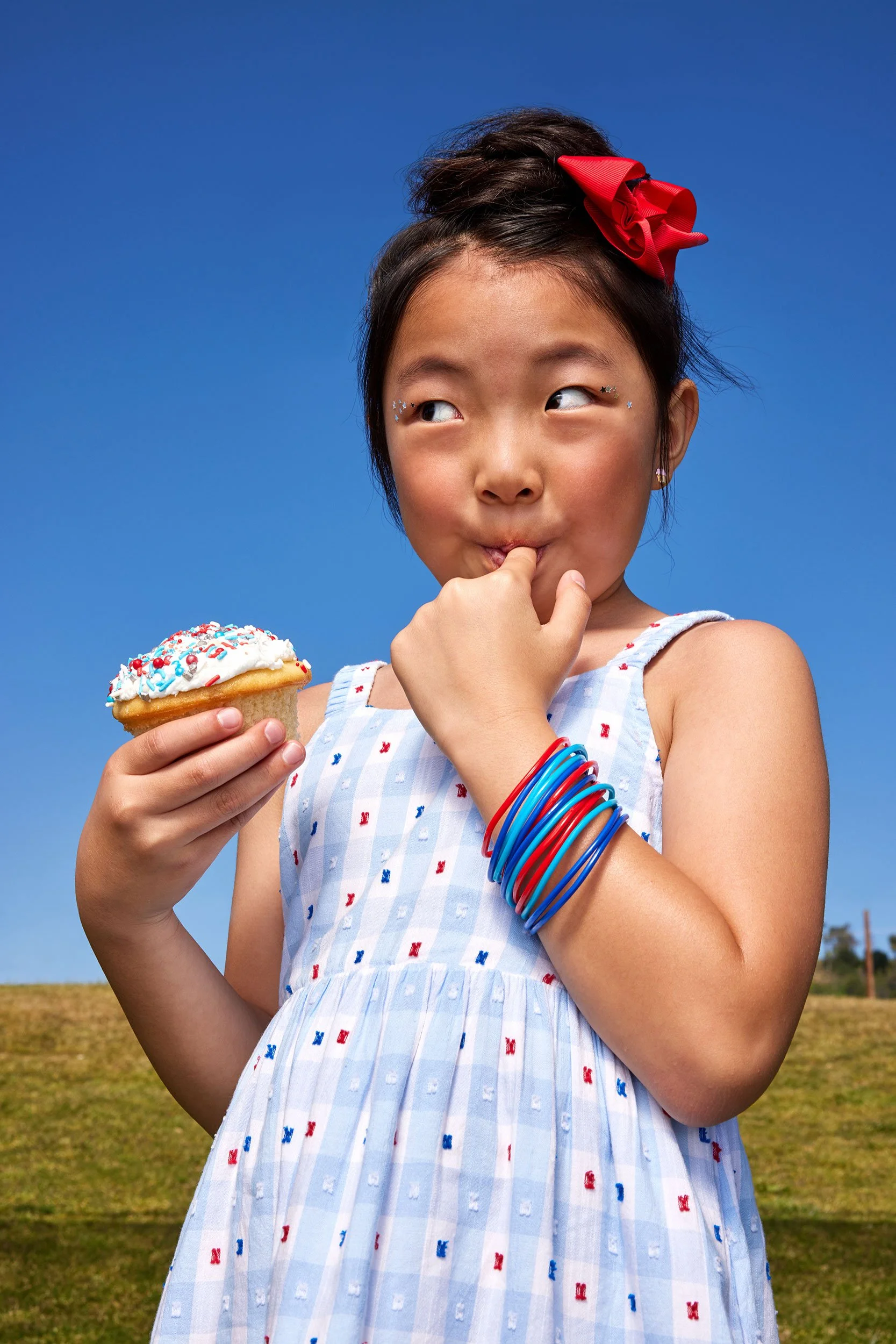 4302087-Q2-Portraits-Kid-Cupcakes-Flags-SSNL-OF-3723.jpg