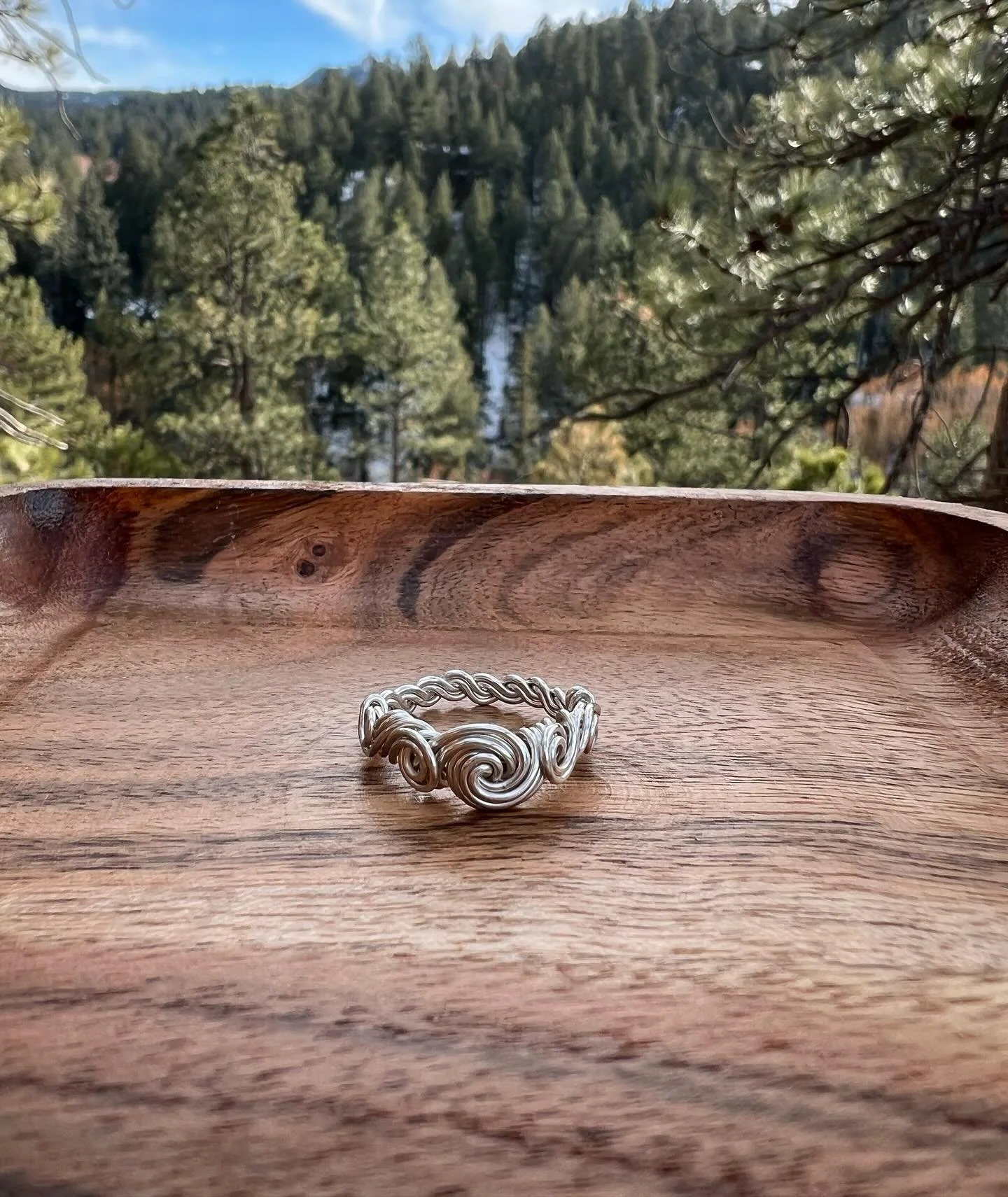 Swirly swirly swirly!!!! 
&bull;
&bull;
&bull;
&bull;
&bull;
&bull;
#handmadering #handmadejewelrydesign #etsyjewelry #womensring #mensrings #bouldercolorado