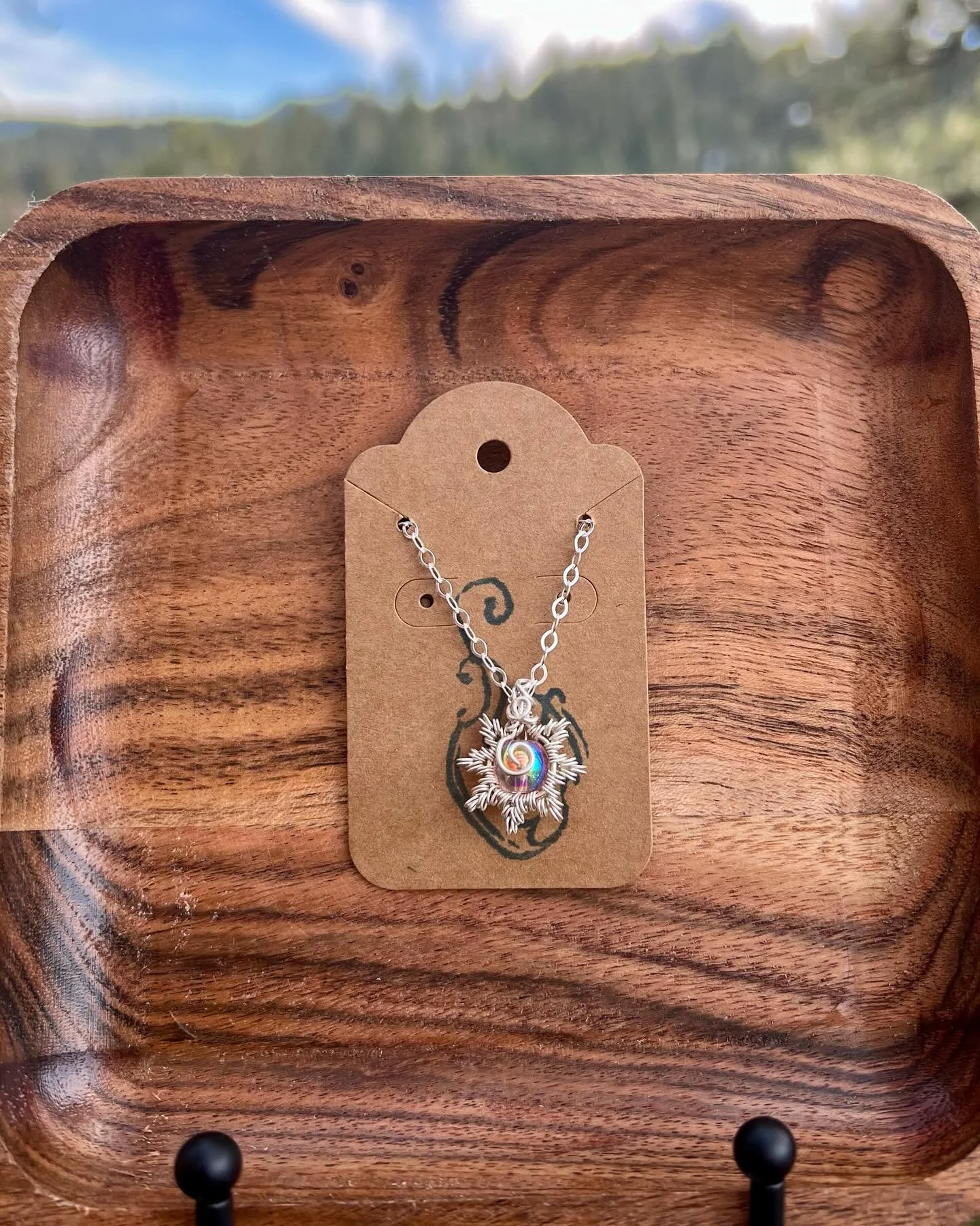 Some sunny mini pendants 😁
&bull;
&bull;
&bull;
&bull;
&bull;
&bull;
&bull;
#bouldercounty #glasspendant #wirejewelry #wirewrappedcrystals #handmadejewelrydesign