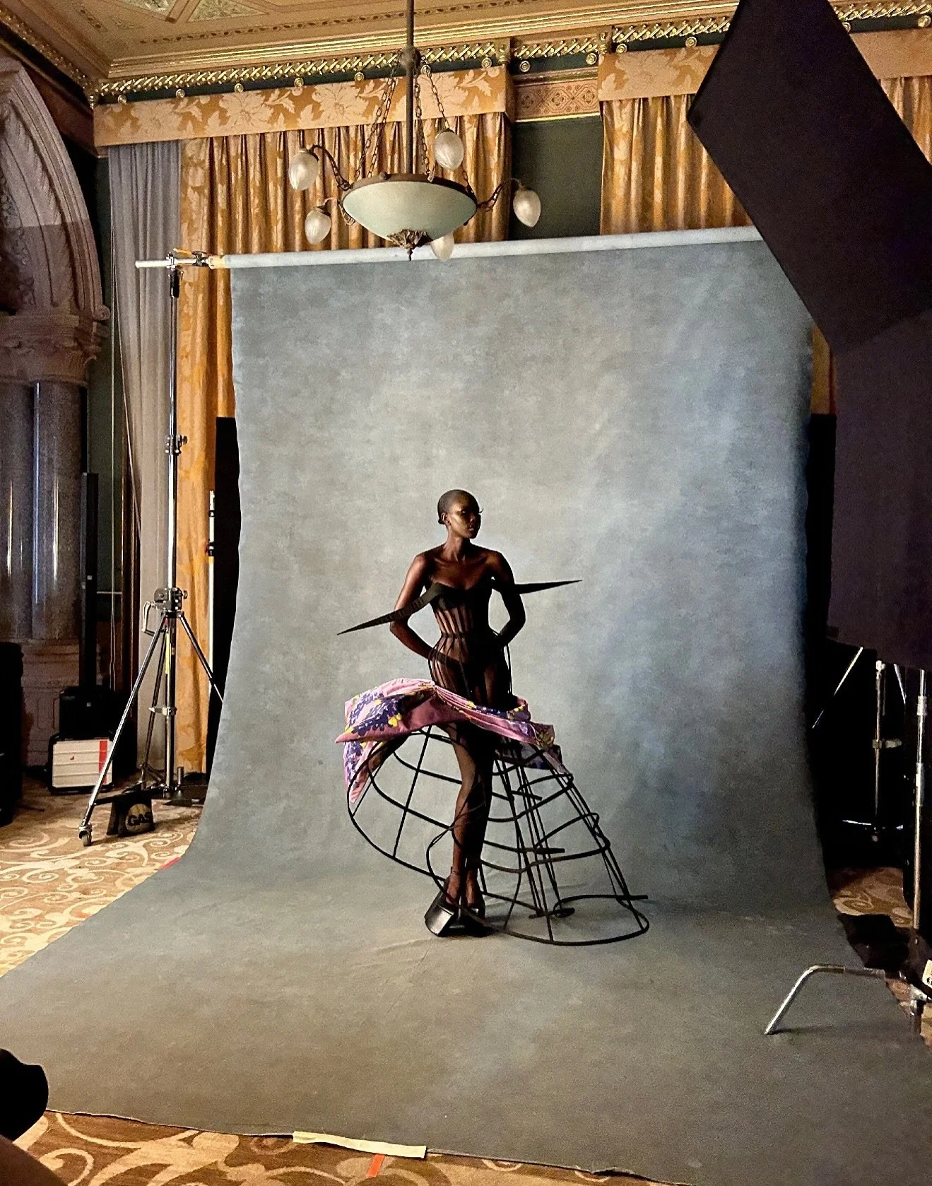 A little behind the scenes with Harris Reed before the close out of London Fashion Week❤️