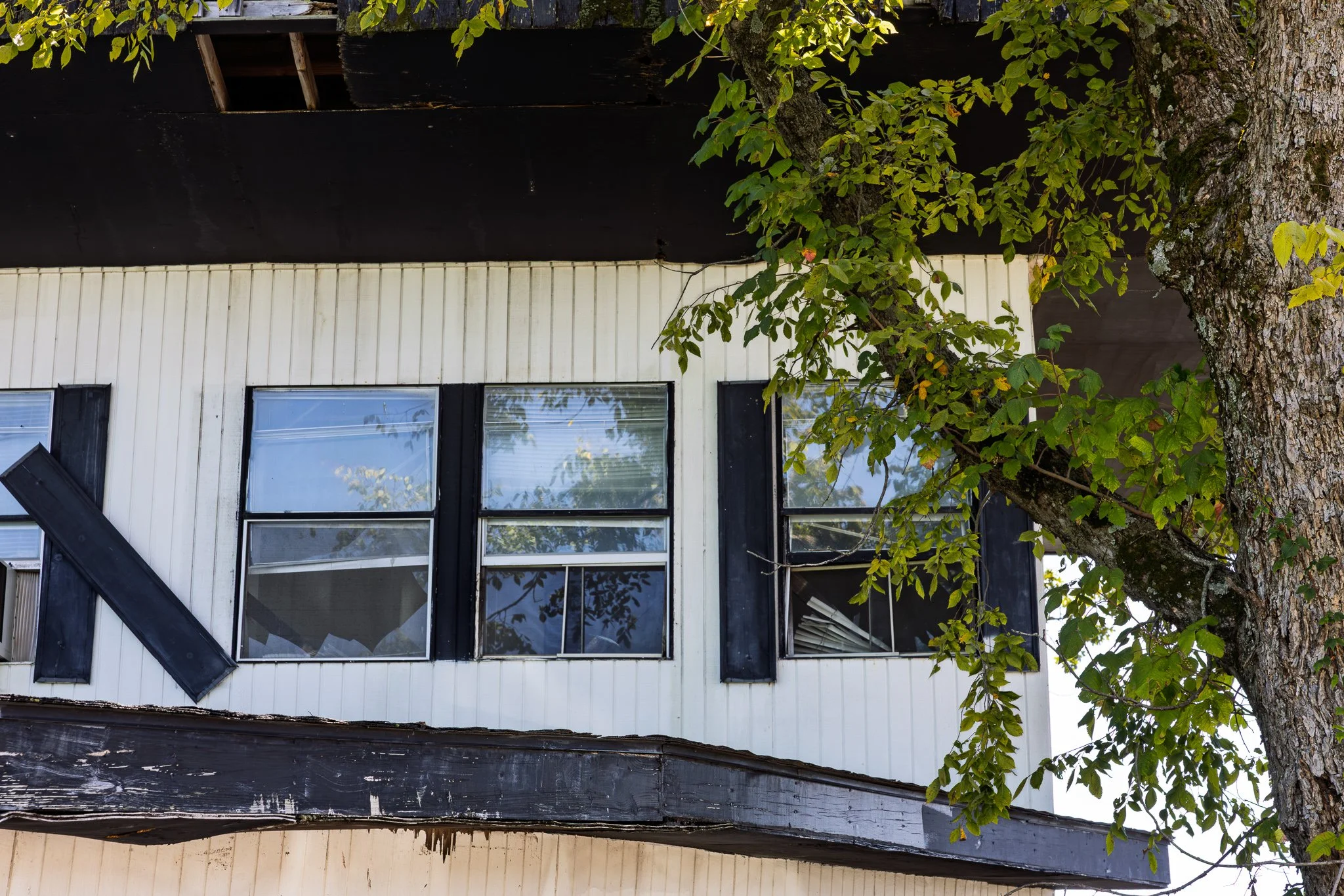 Alpine Haus Motel upper-level with broken windows.