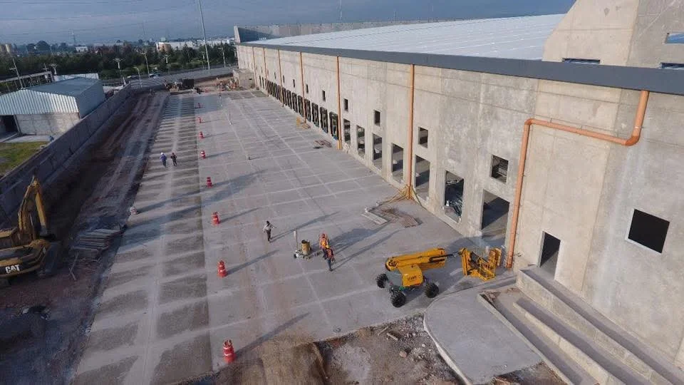 naves industriales, patios de maniobra, pisos industriales, muros tiltup estructura metalica